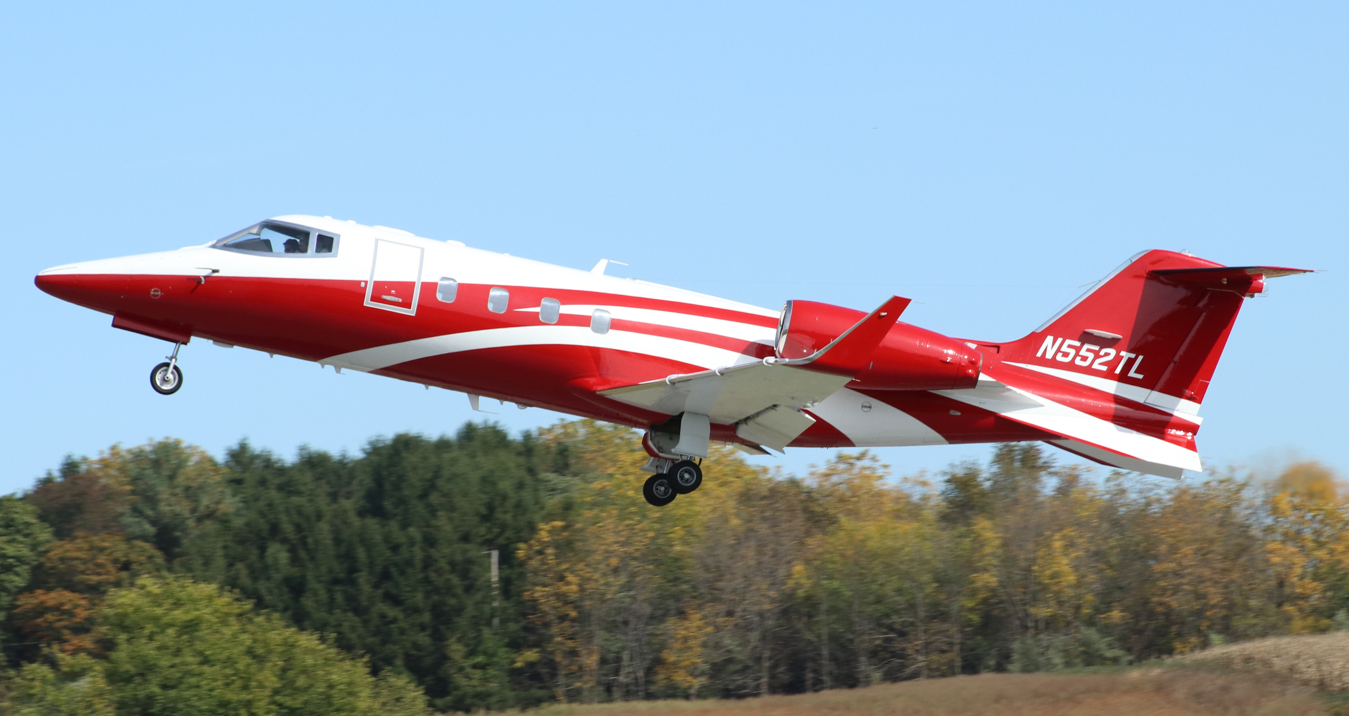 Full size: PRIVATE Learjet 55 N552TL  at York Airport