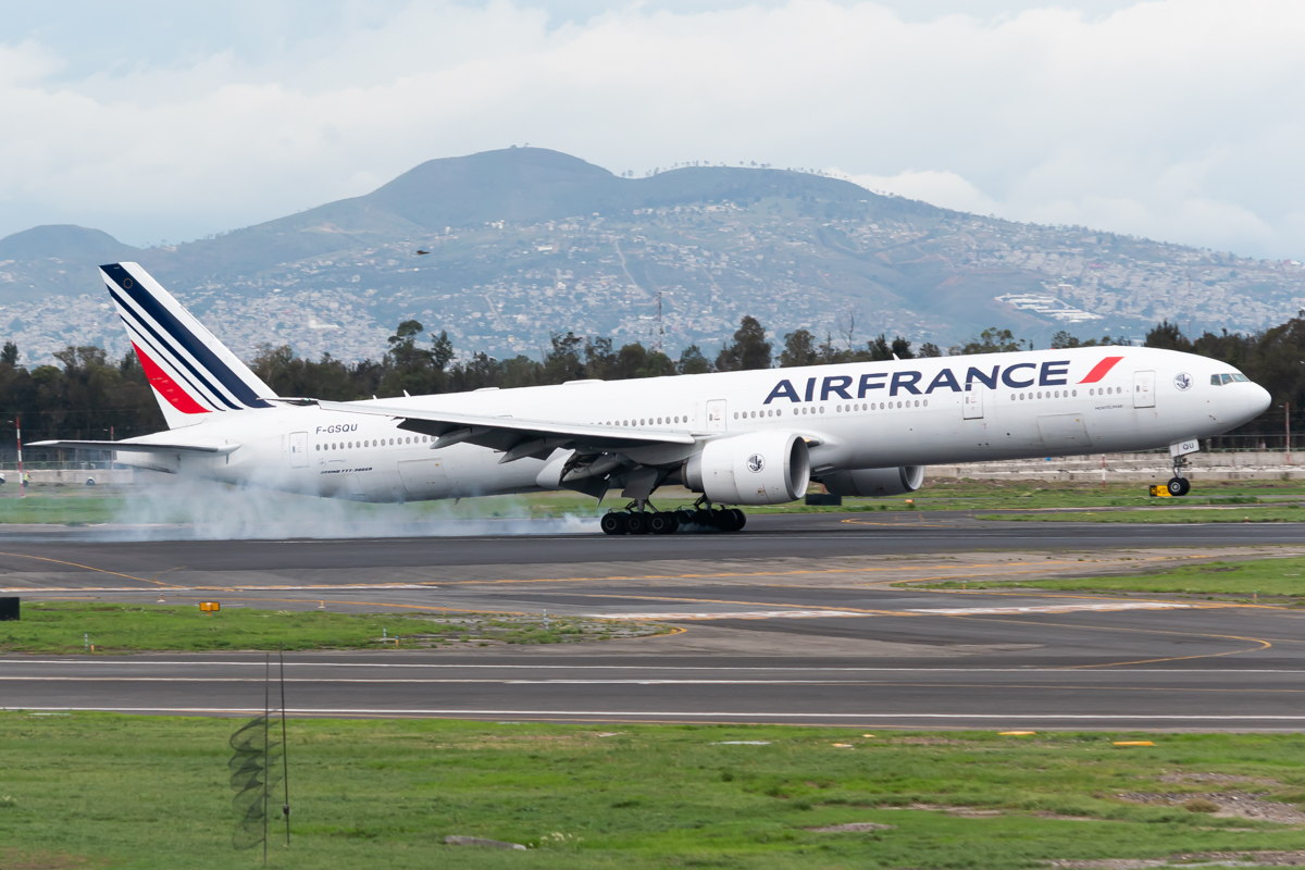 Full size: Air France Boeing 777-300ER F-GSQU at Mexico City International Airport