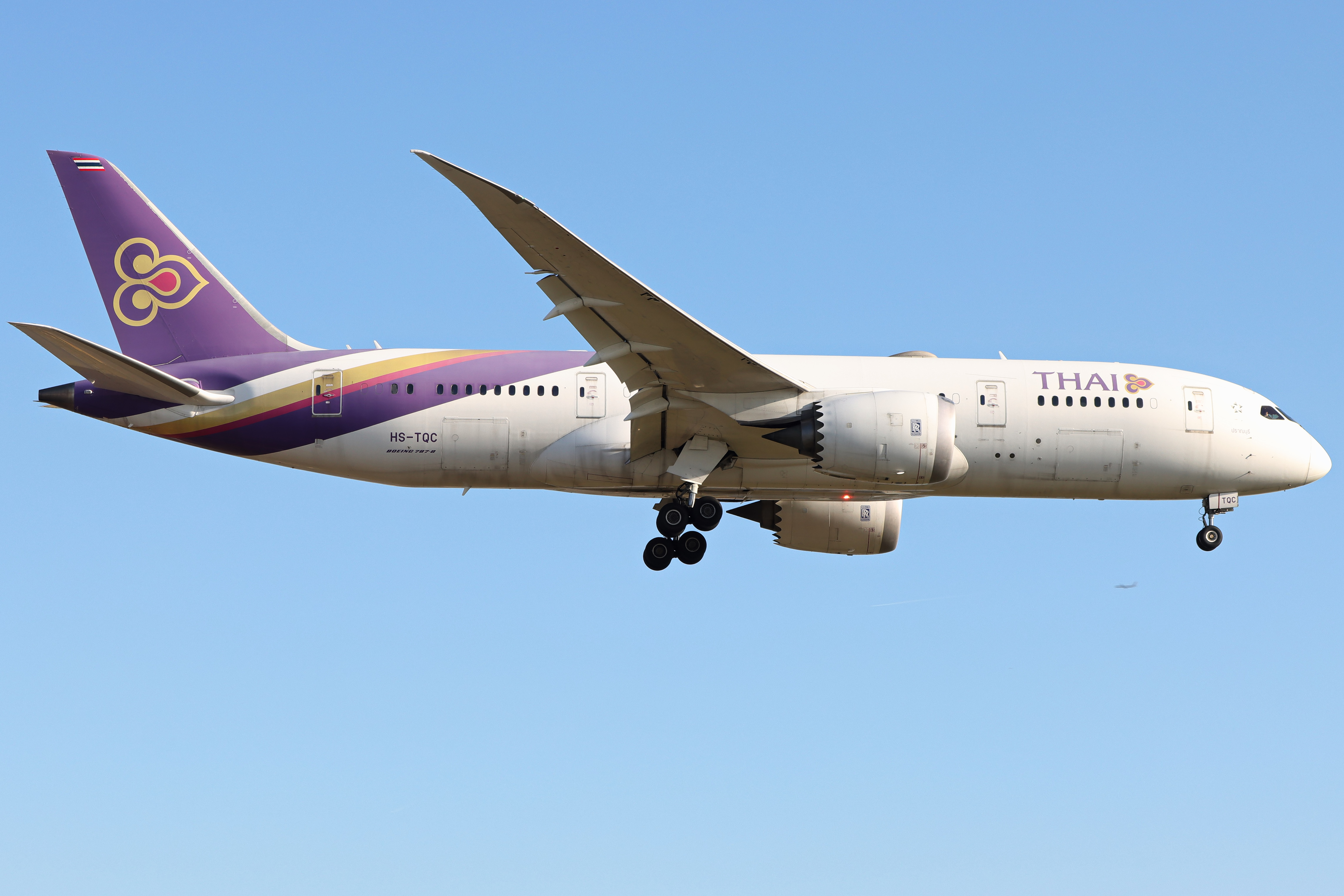 Full size: Thai Airways Boeing 787-8 HS-TQC at London Heathrow International Airport