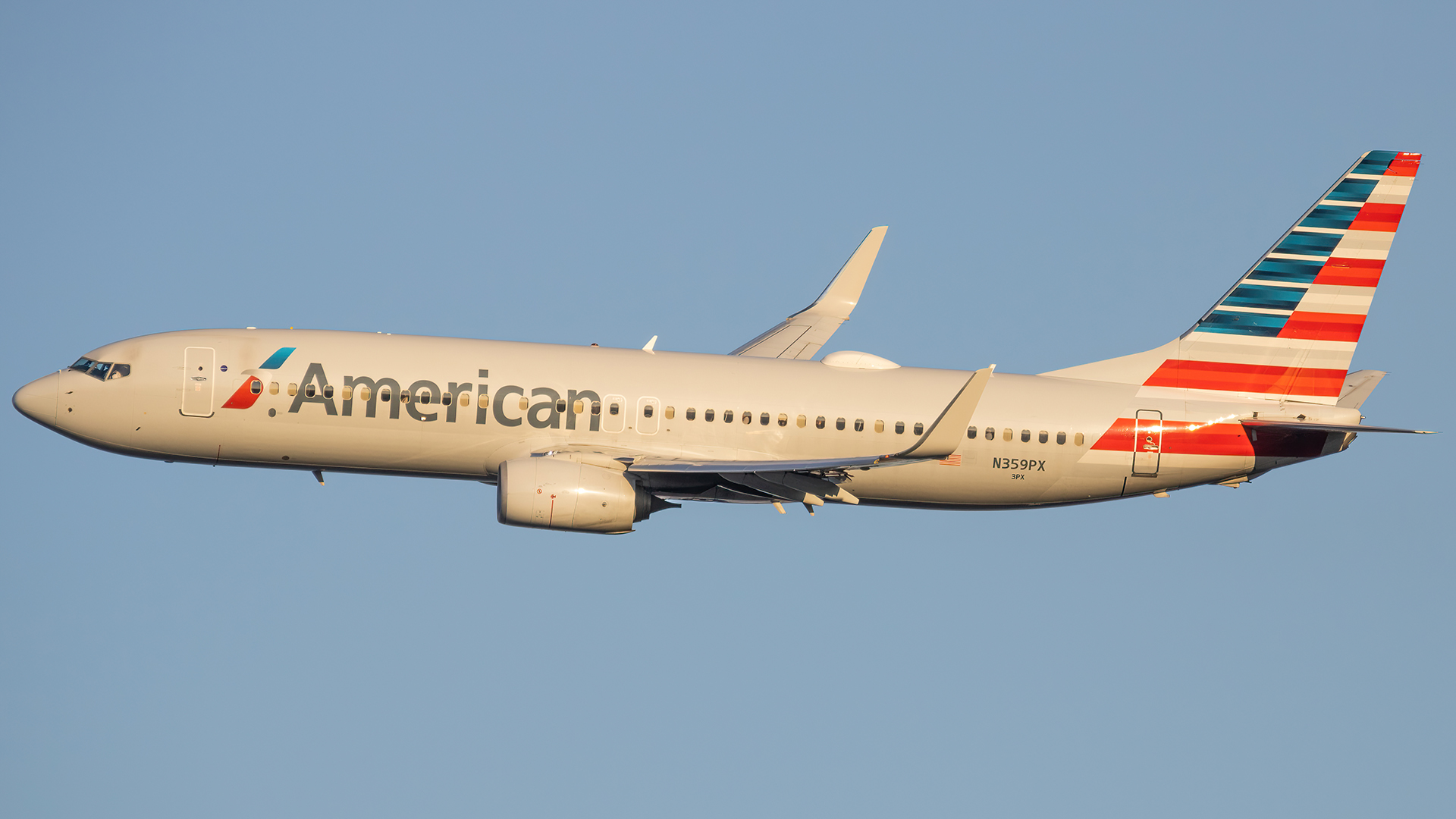 Full size: American Airlines Boeing 737-800 N359PX at Ronald Reagan National Airport