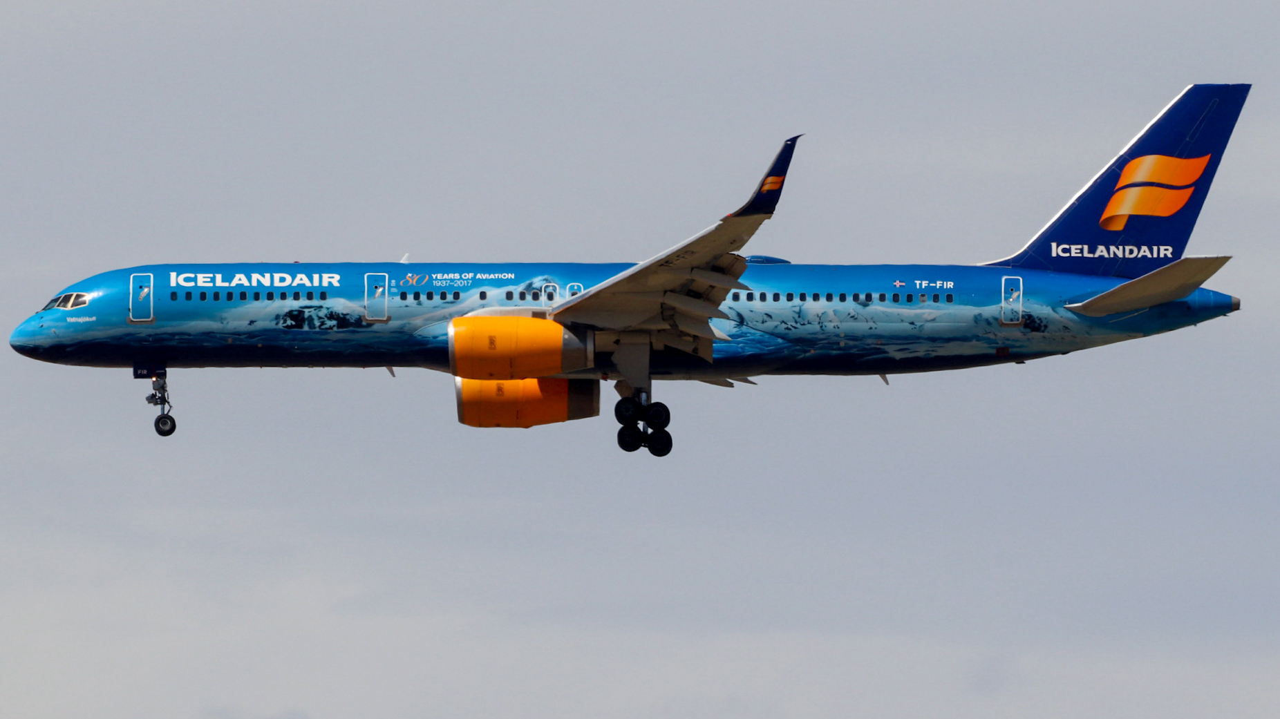 Full size: Icelandair Boeing 757-200 TF-FIR at Denver International Airport