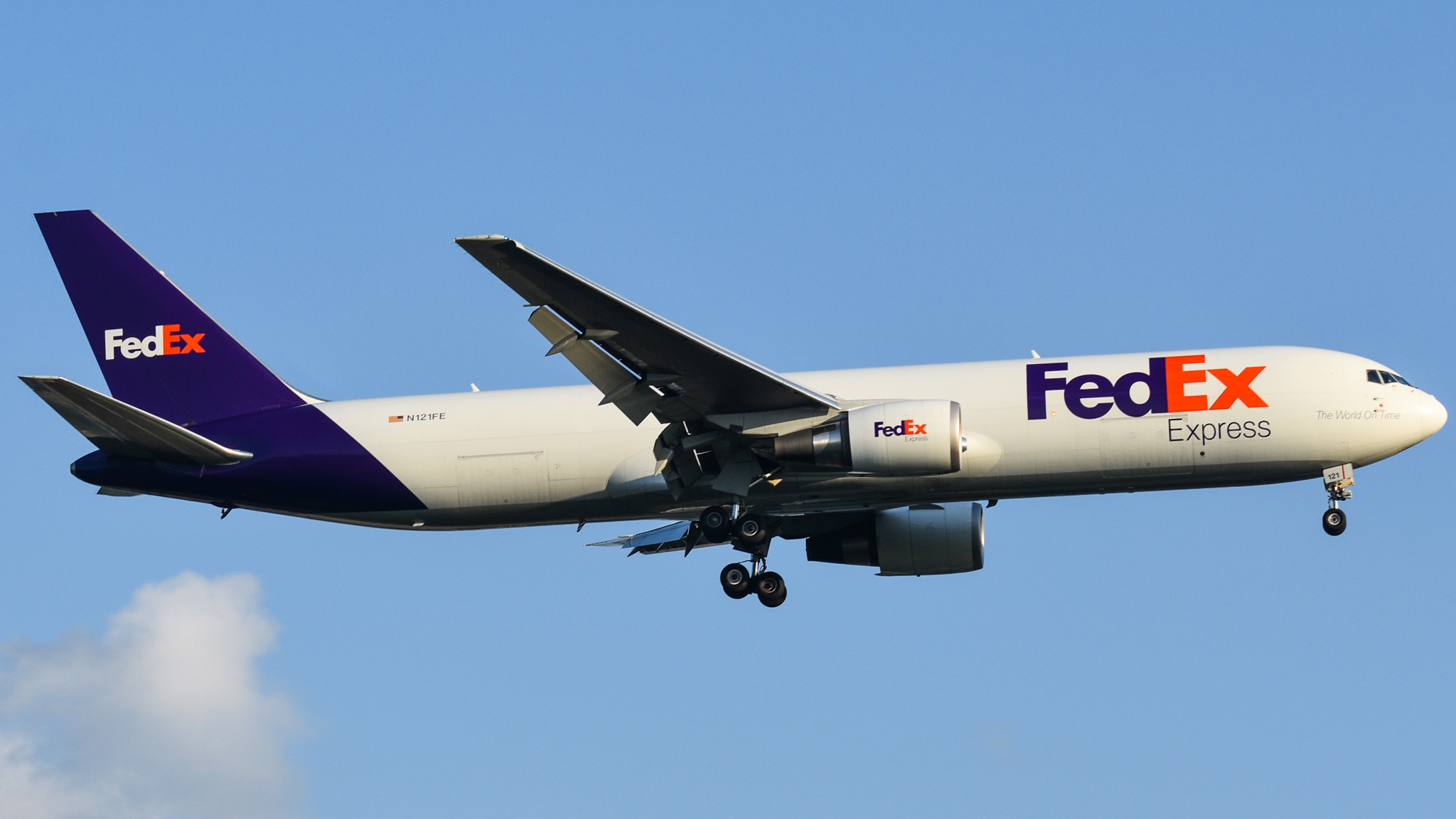Full size: FedEx Boeing 767-300F N121FE at Philadelphia International Airport