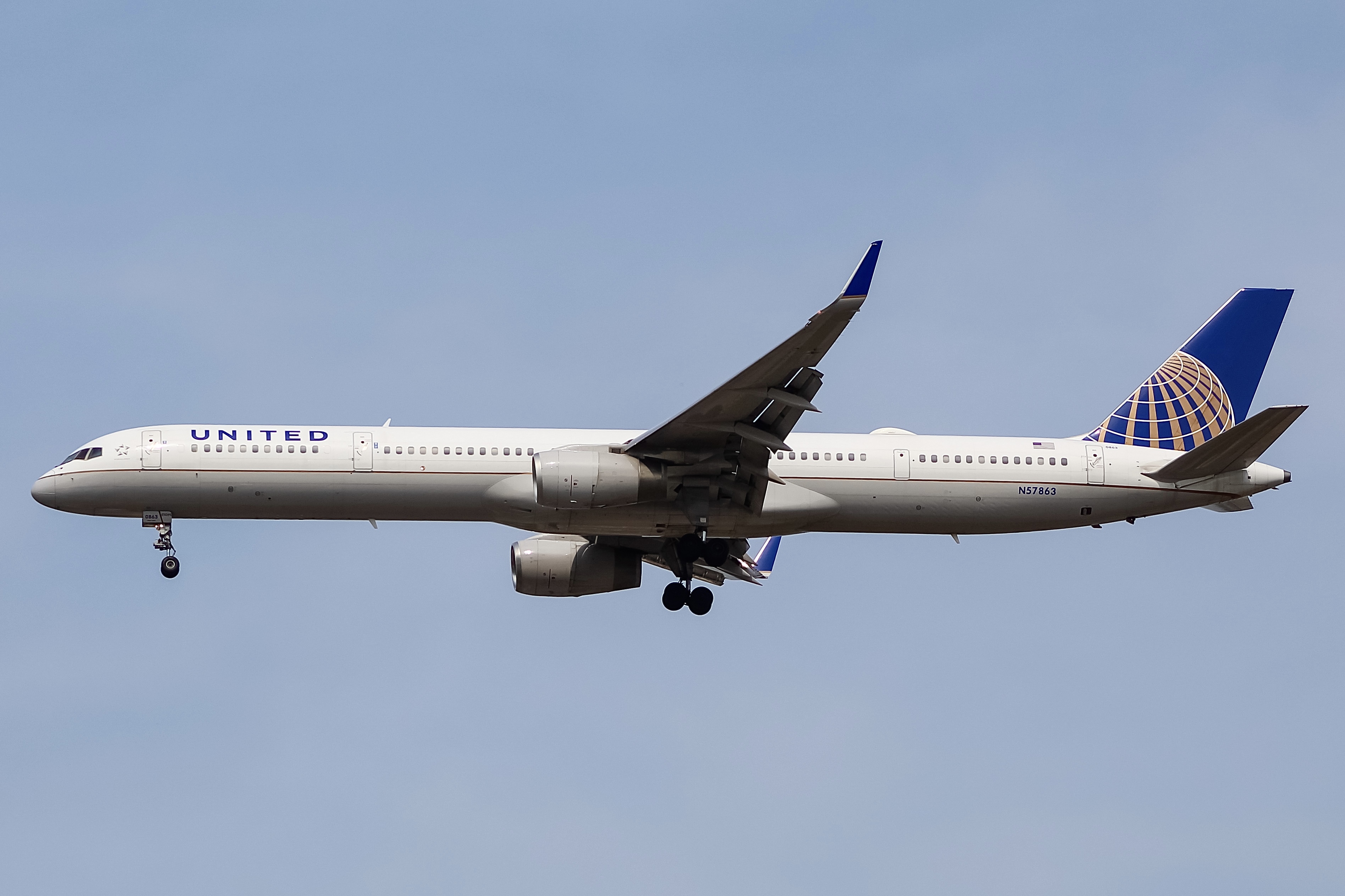 Full size: United Airlines Boeing 757-300 N57863 at Chicago O'Hare International Airport