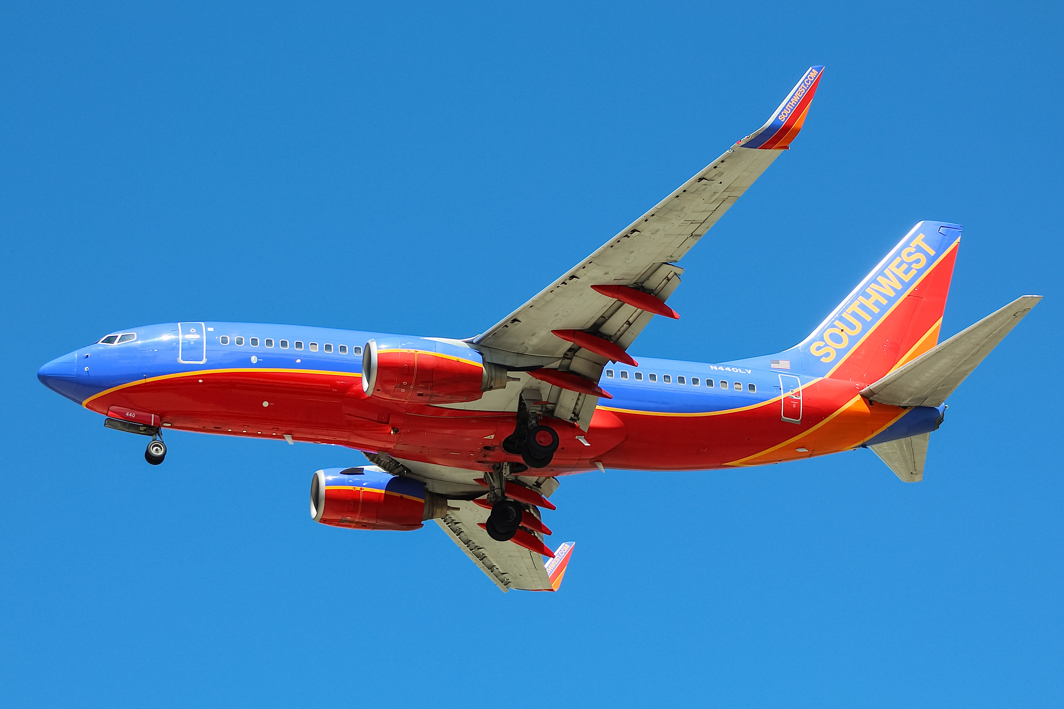 Full size: Southwest Airlines Boeing 737-700 N440LV at General Mitchell International Airport