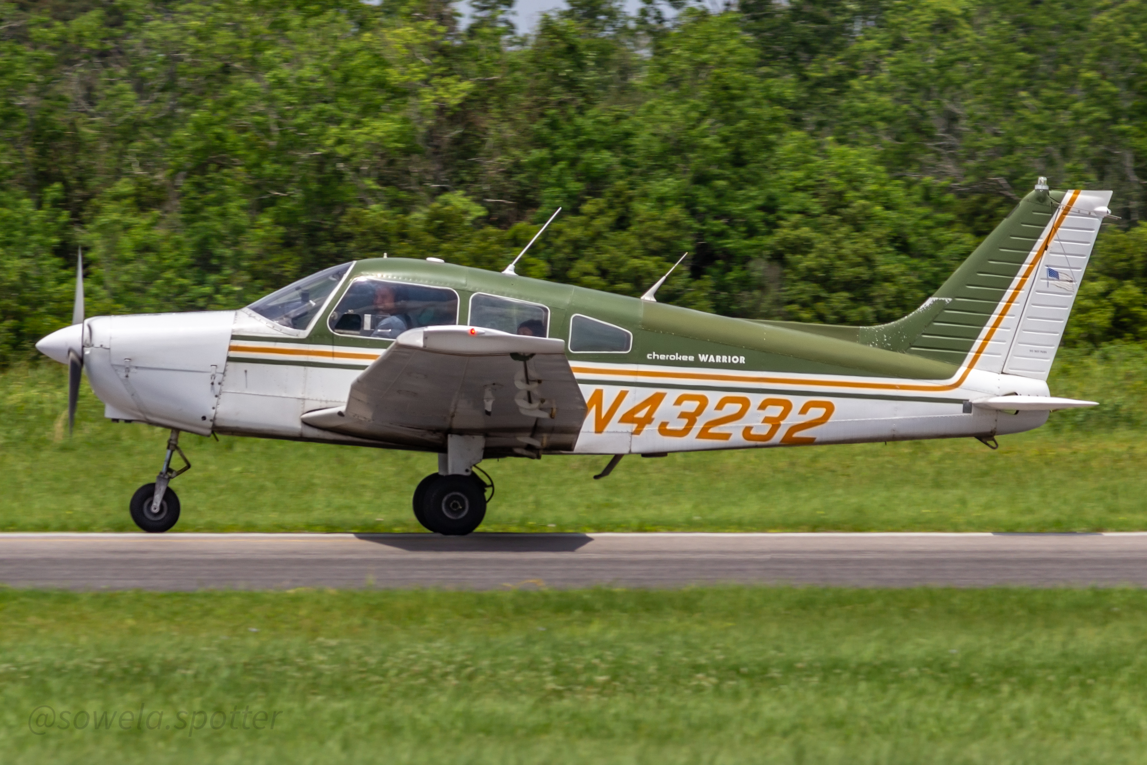 Full size: PRIVATE Piper PA-28 N43232 at 