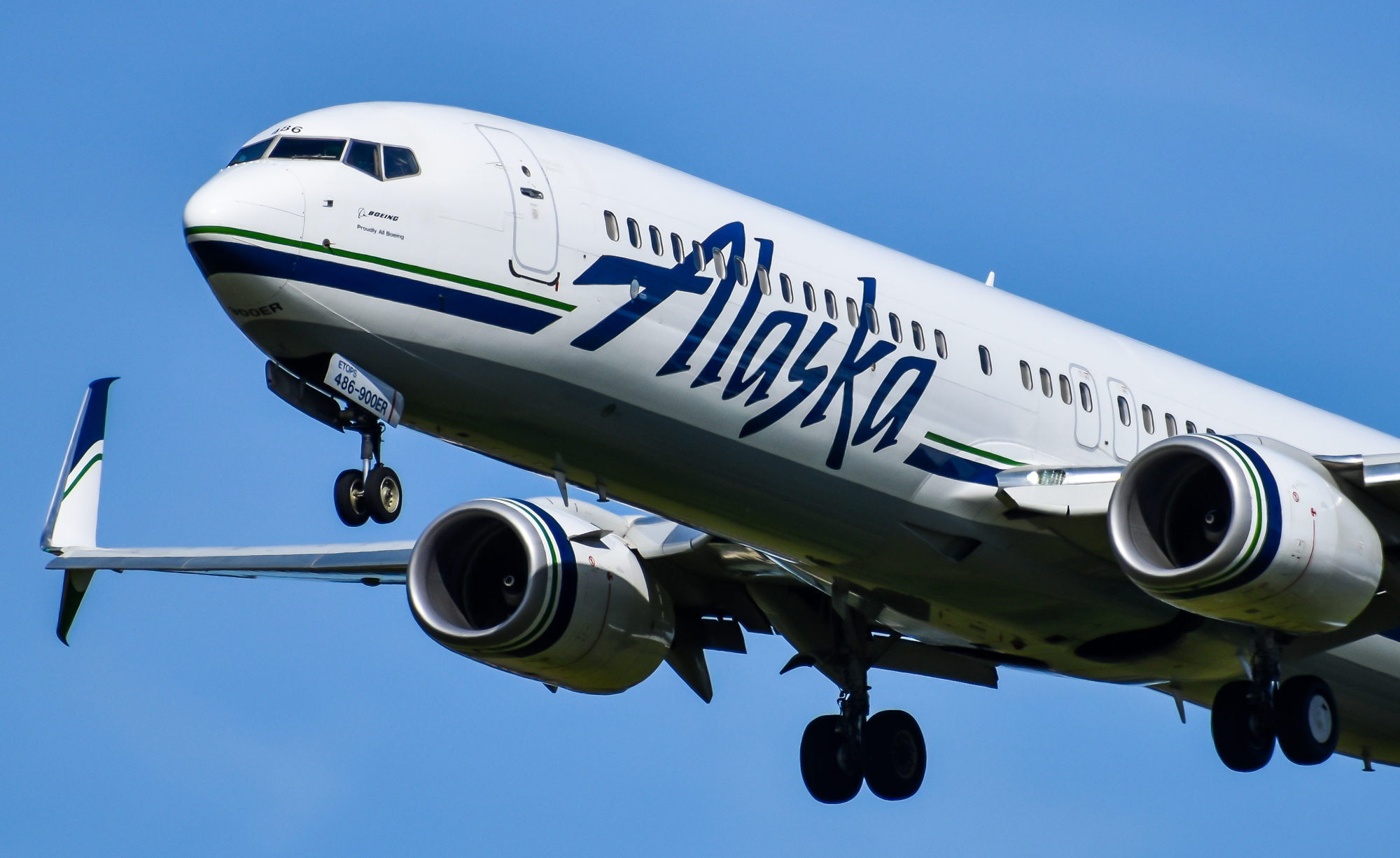Full size: Alaska Airlines Boeing 737-900ER N486AS at Portland International Airport