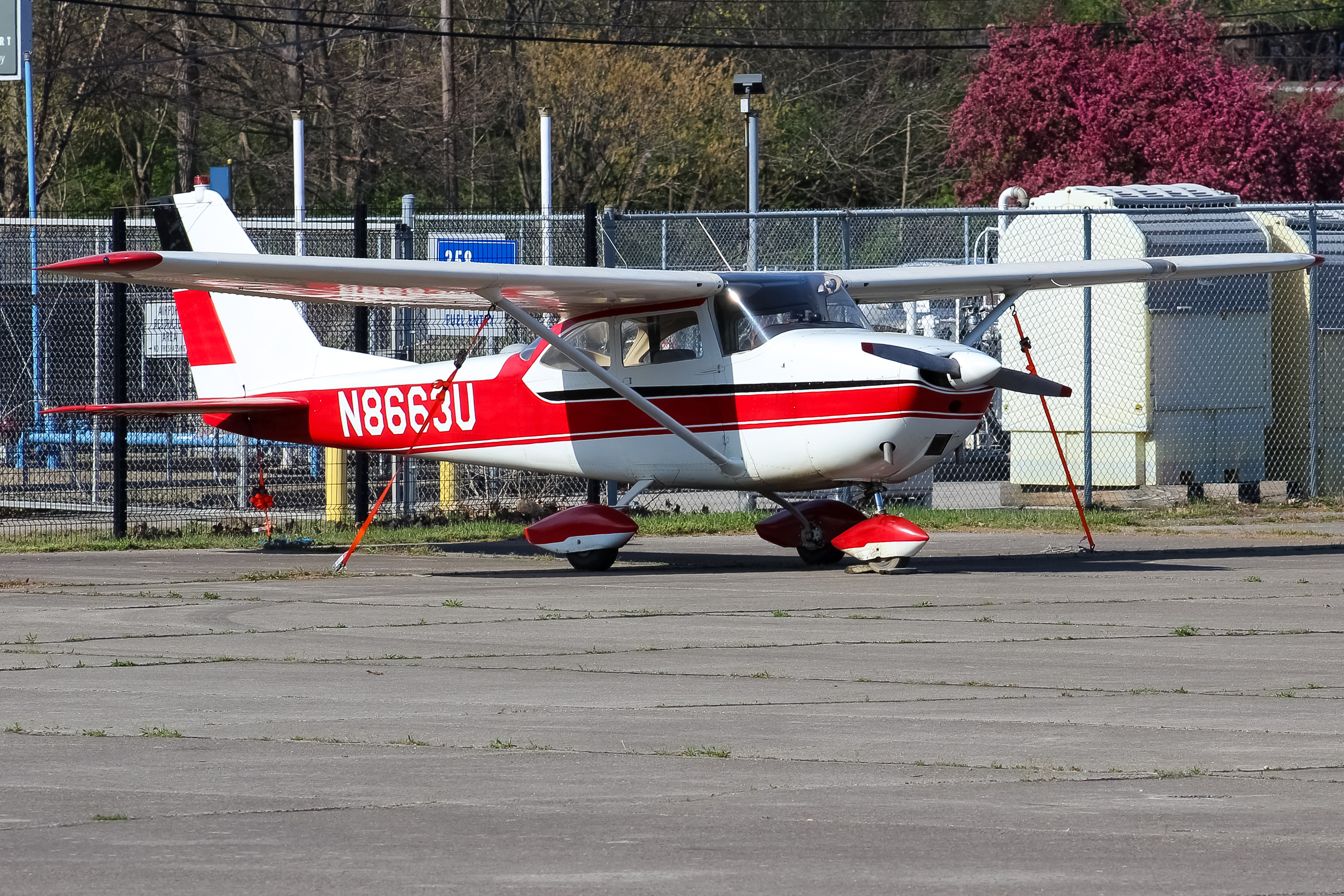 Full size: PRIVATE  Cessna 172 N8663U at Cincinnati Municipal Airport/Lunken Field