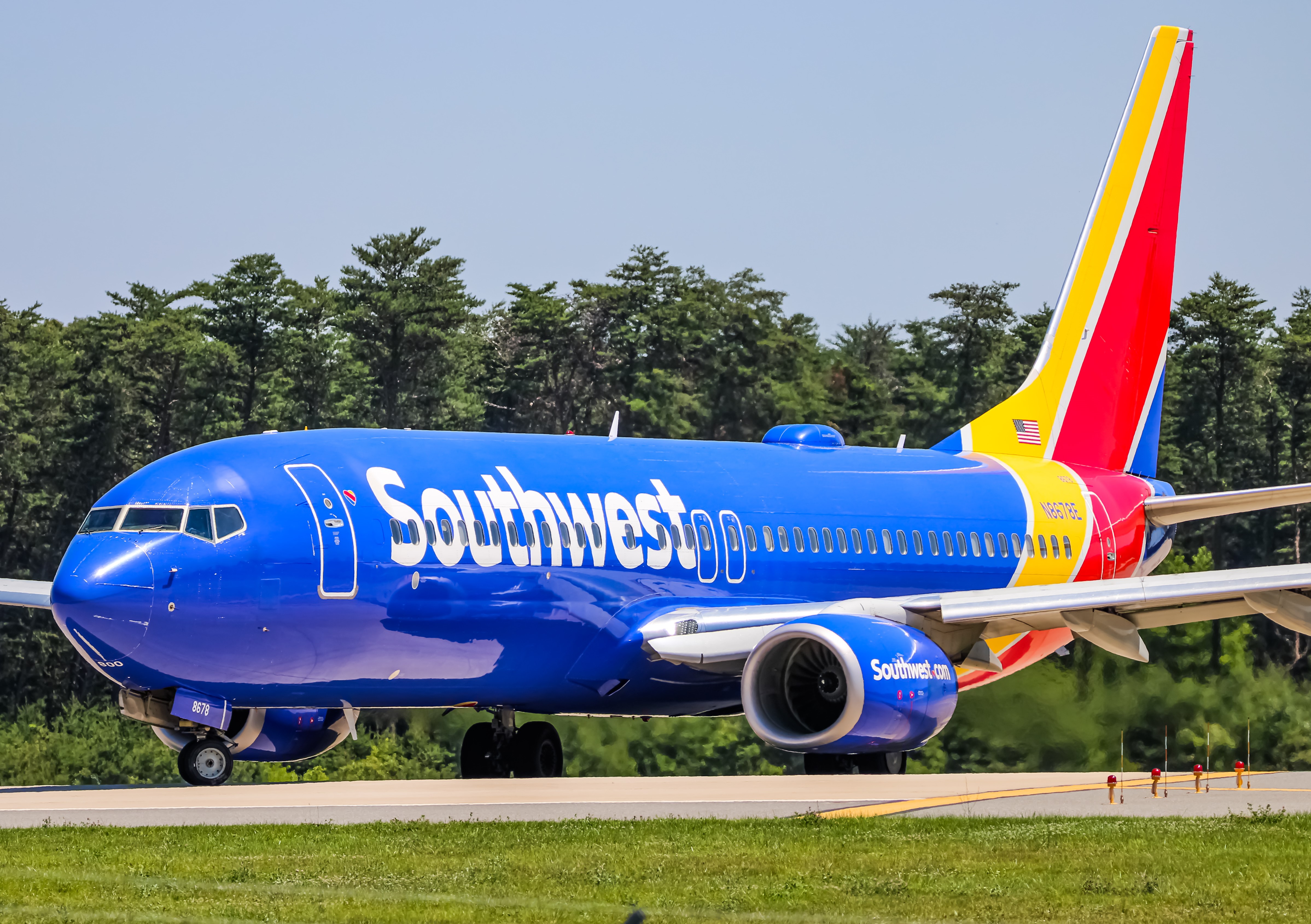 Full size: Southwest Airlines Boeing 737-800 N8678E at Baltimore/Washington International Thurgood Marshall Airport