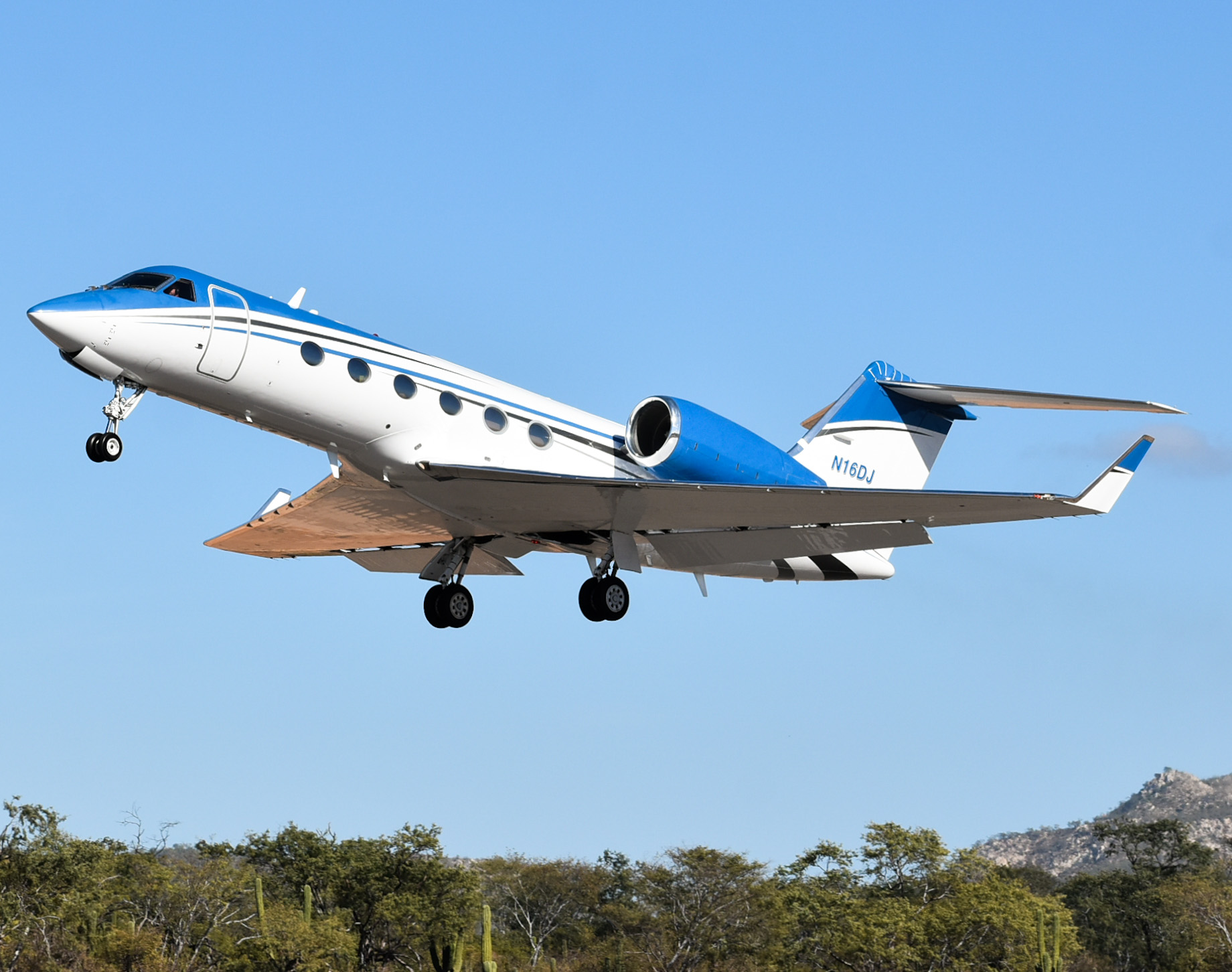 Full size: PRIVATE Gulfstream IV N16DJ at Aeropuerto de Cabo San Lucas Internacional
