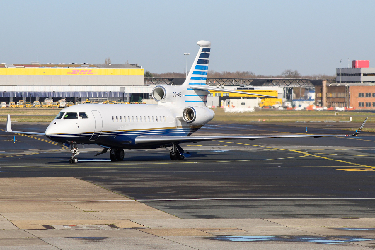 Full size: PRIVATE Dassault Falcon 7X OO-AIE at Brussels Airport