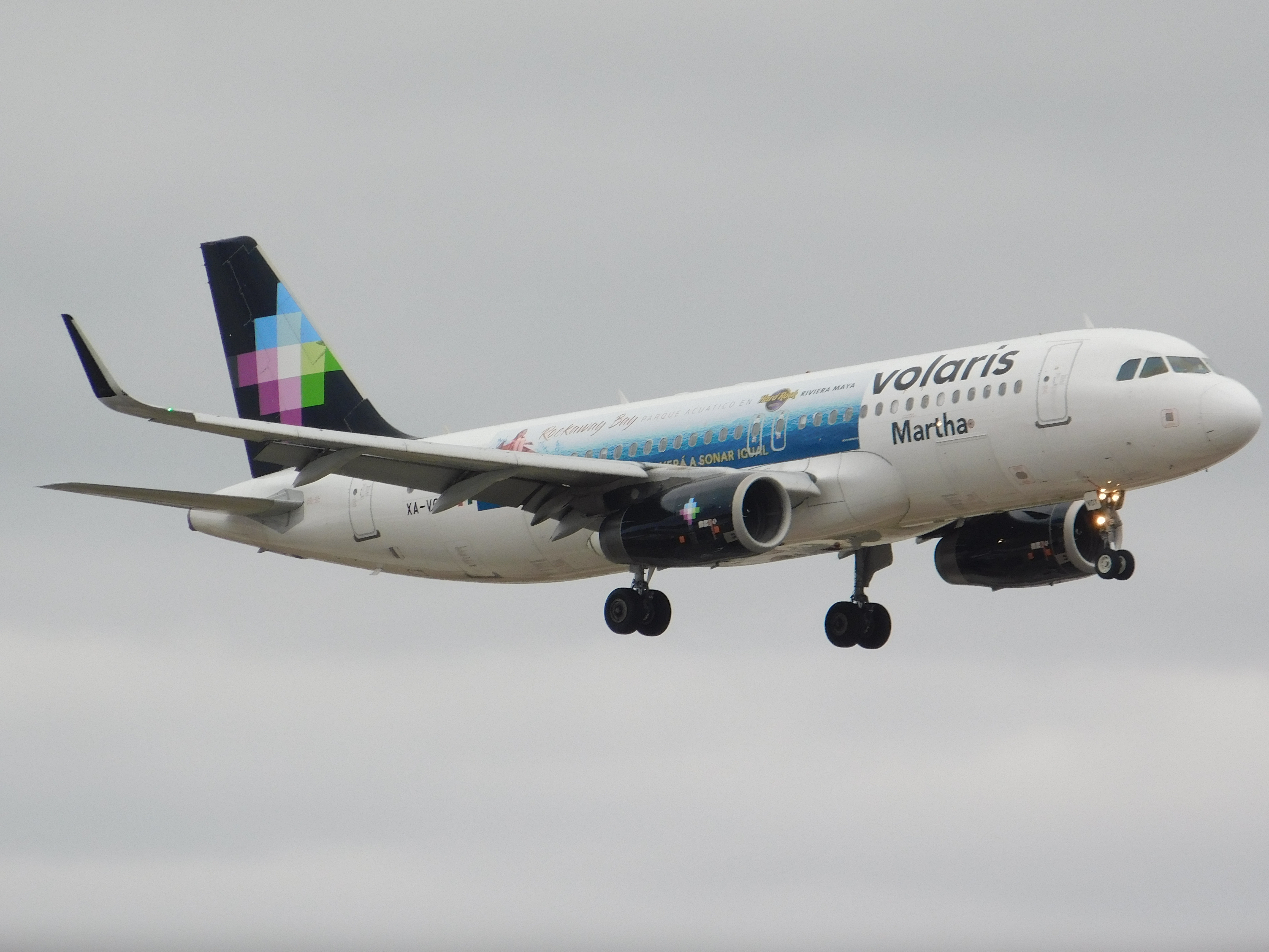 Full size: Volaris Airbus A320 XA-VOY at Chicago O'Hare International Airport