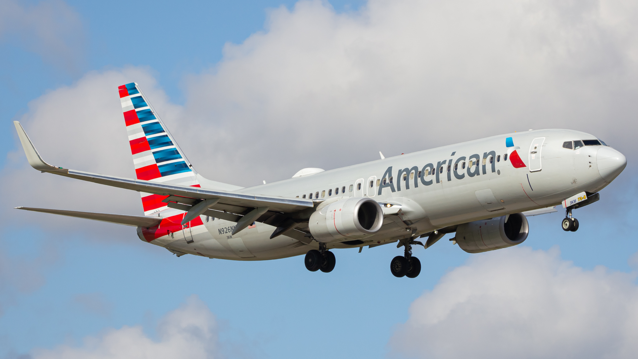Full size: American Airlines Boeing 737-800 N926NN at Miami International Airport