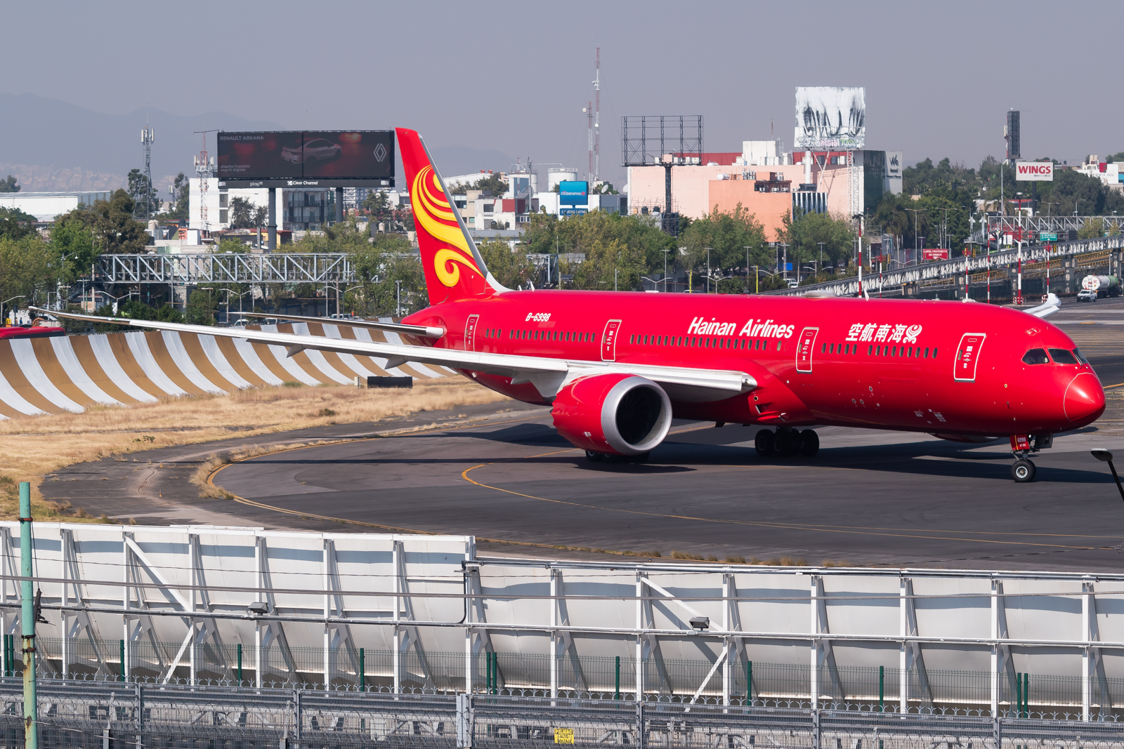 Full size: Hainan Airlines Boeing 787-9 B-6998 at Mexico City International Airport