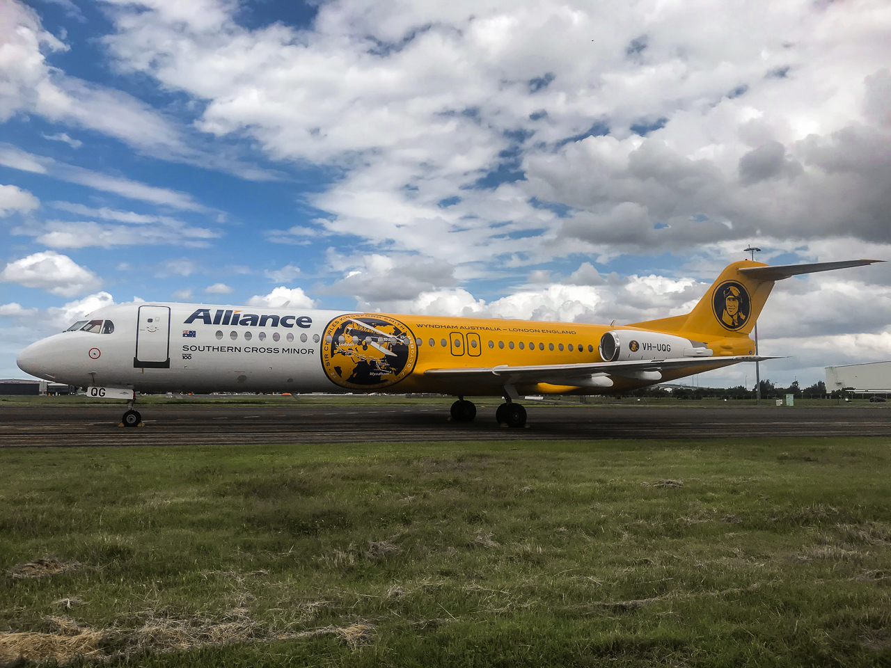 Full size: Alliance Airlines Fokker 100 VH-UQG at Brisbane Airport