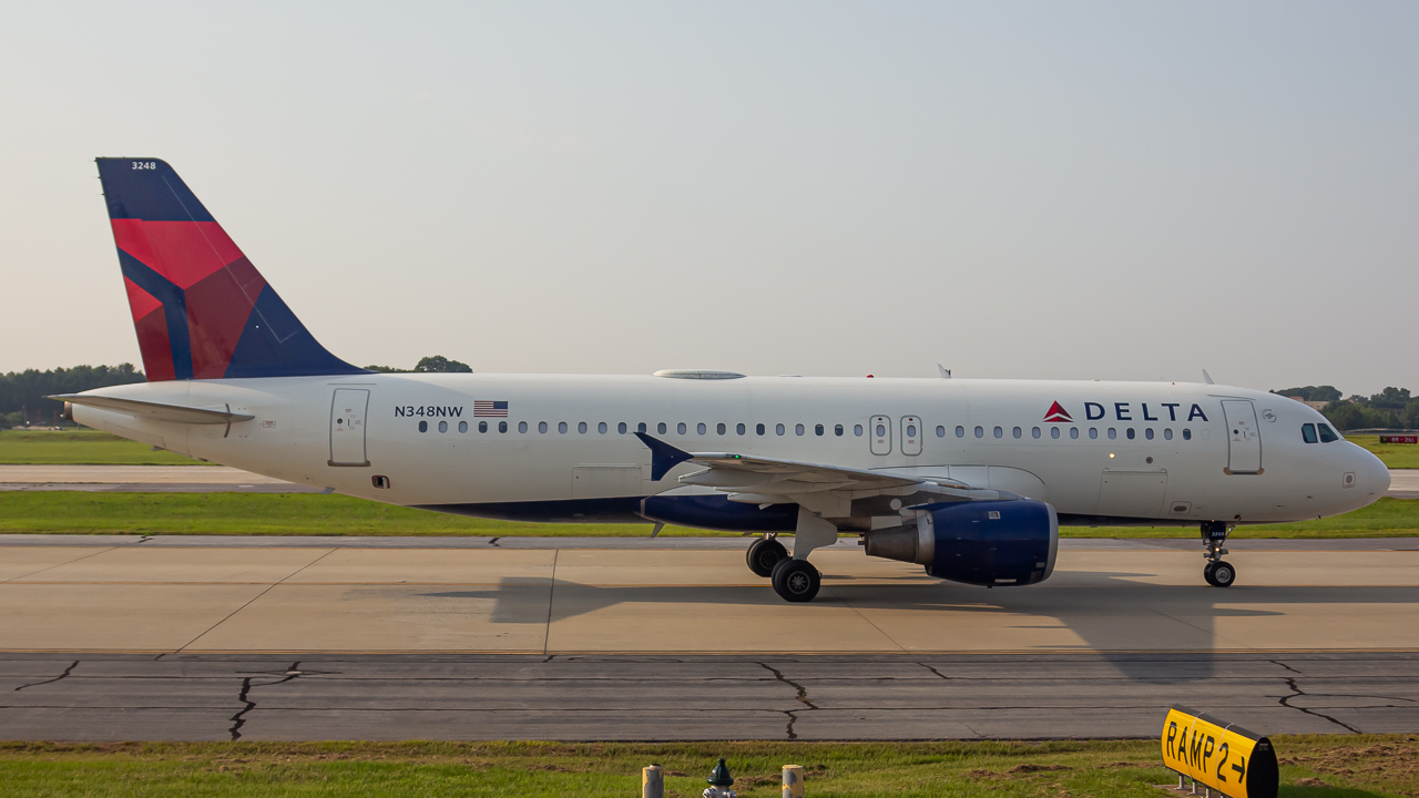 Full size: Delta Airlines Airbus A320 N348NW at Hartsfield-Jackson Atlanta International Airport