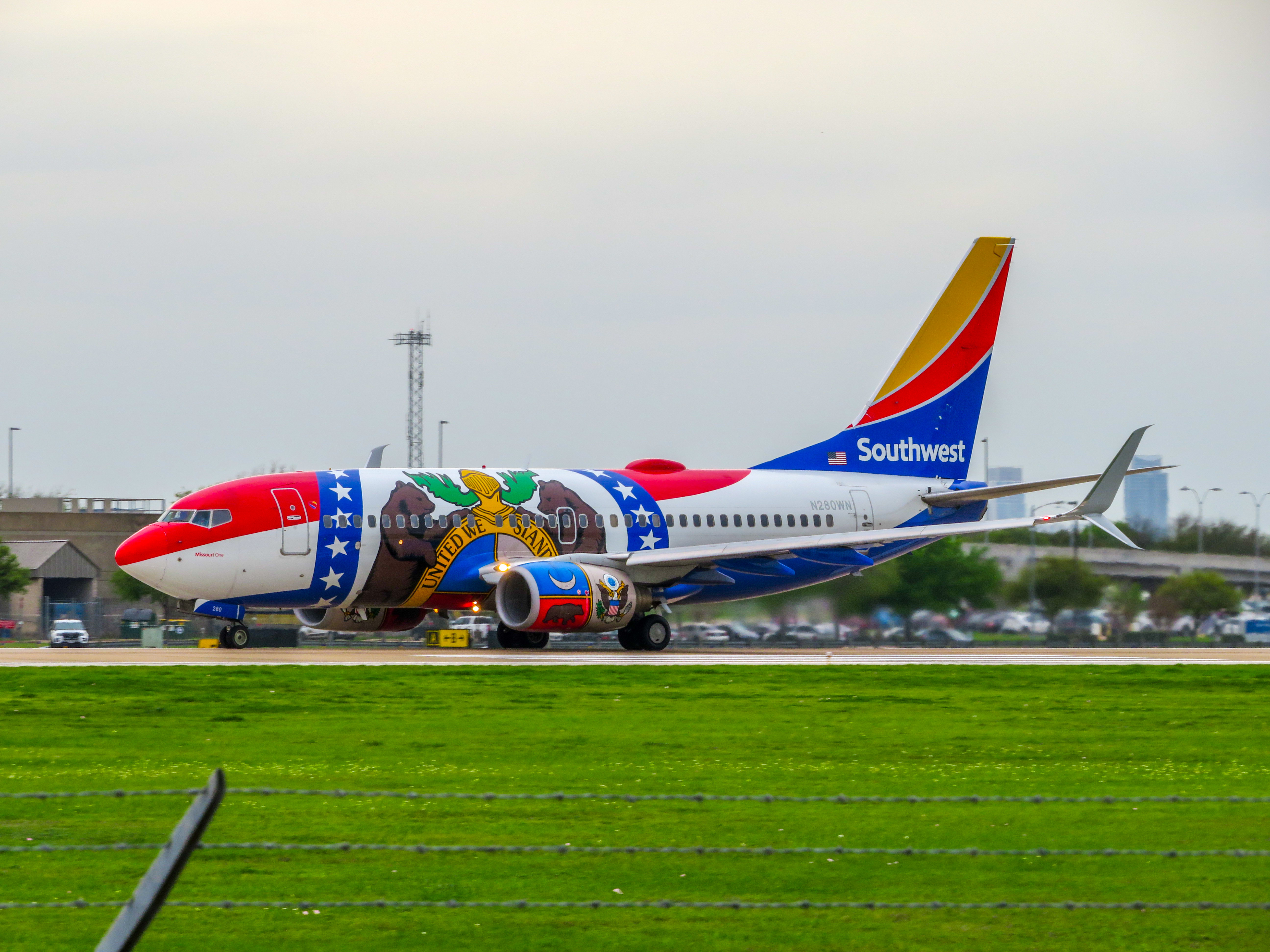 Full size: Southwest Airlines Boeing 737-700 N280WN at Austin-Bergstrom International Airport