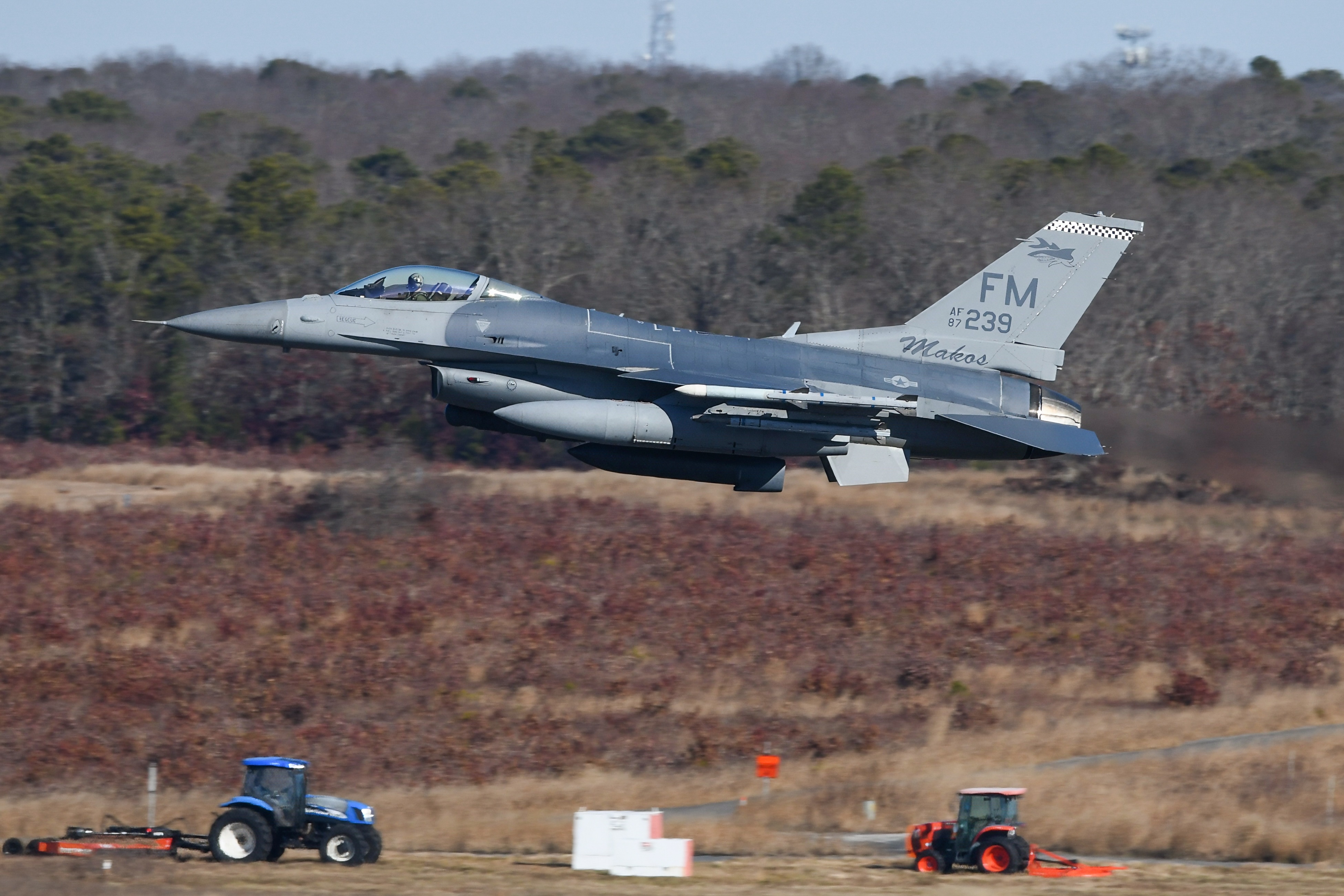 Full size: USAF - United States Air Force General Dynamics F-16 Fighting Falcon 87-0239 at Atlantic City International Airport