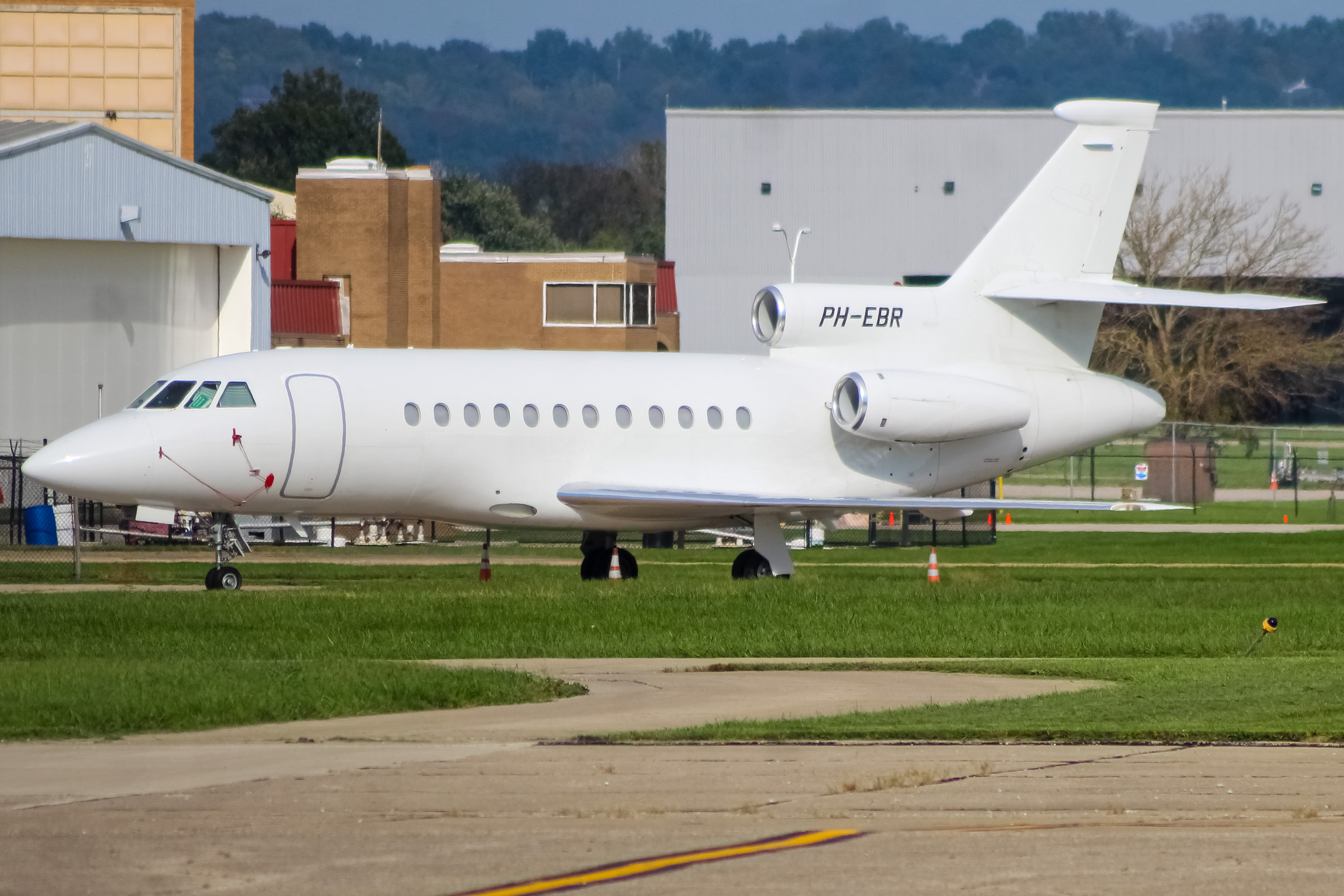 Full size: PRIVATE  Dassault Falcon 900EX PH-EBR at Cincinnati Municipal Airport/Lunken Field