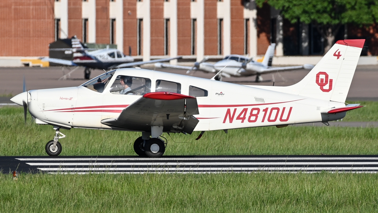 Full size: PRIVATE Piper PA-28 N4810U at Norman University of Oklahoma Westheimer Airport