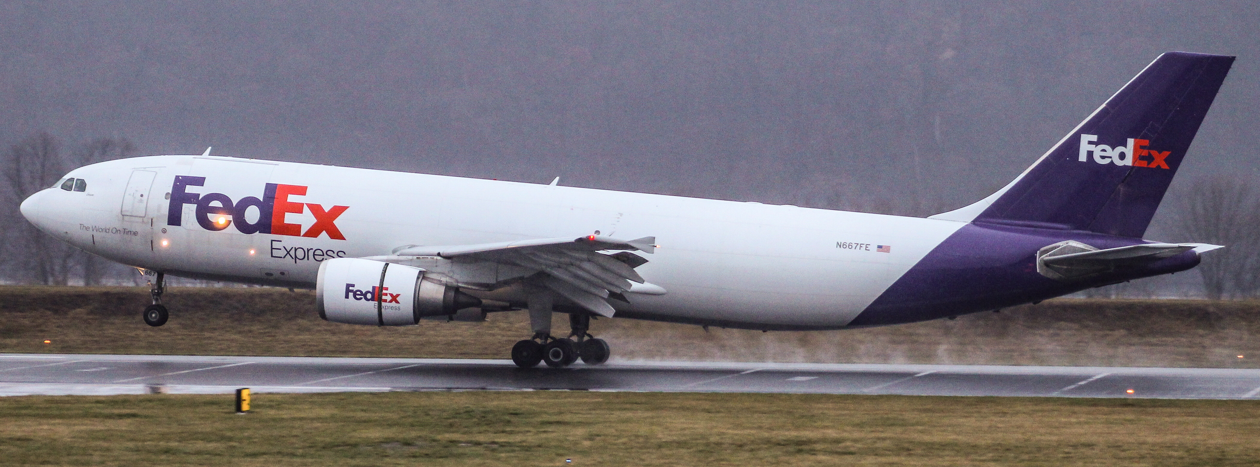 Full size: FedEx Airbus A300F-600 N667FE at Harrisburg International Airport