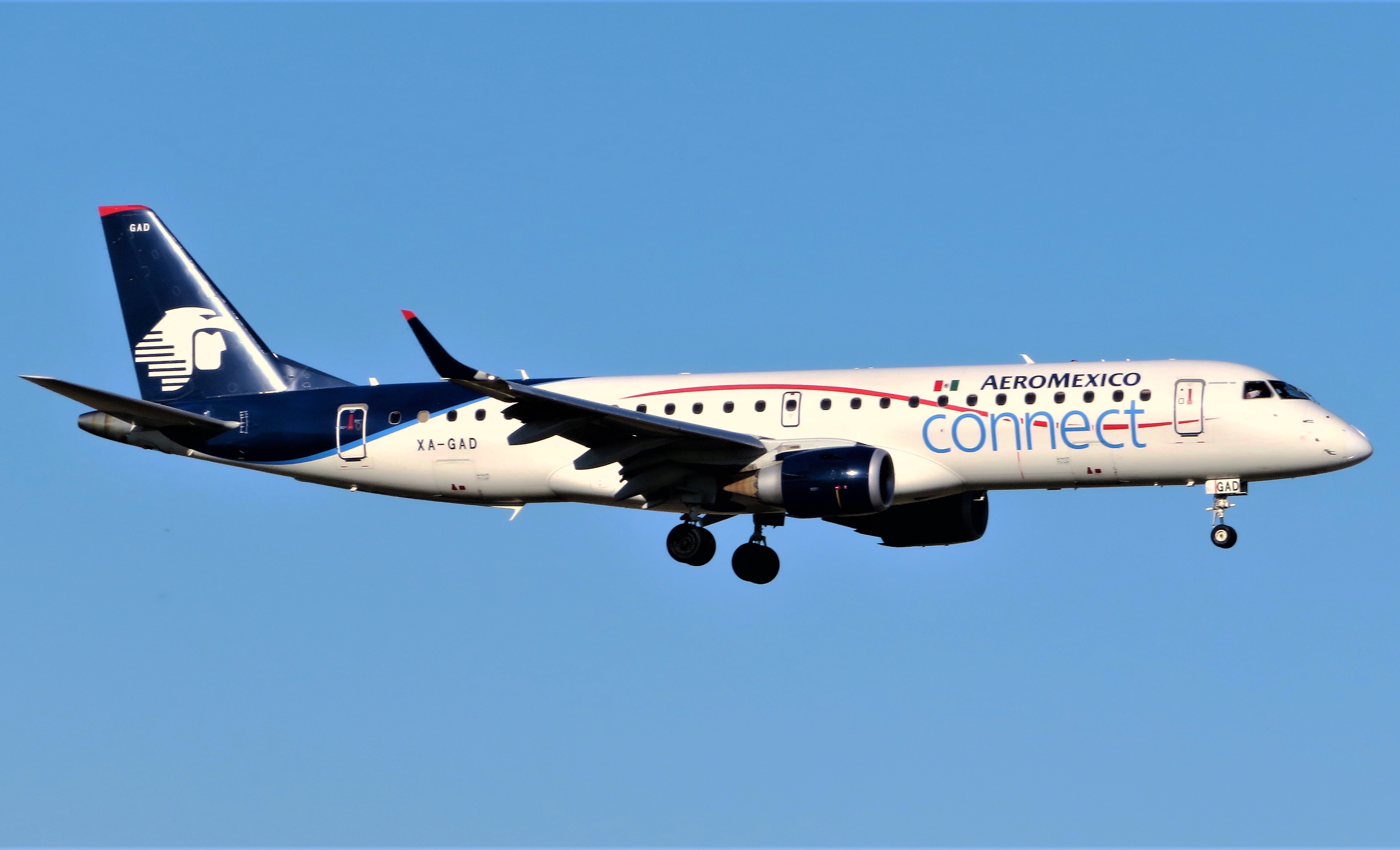 Full size: Aeromexico Connect Embraer E190 XA-GAD at Dallas-Fort Worth International Airport