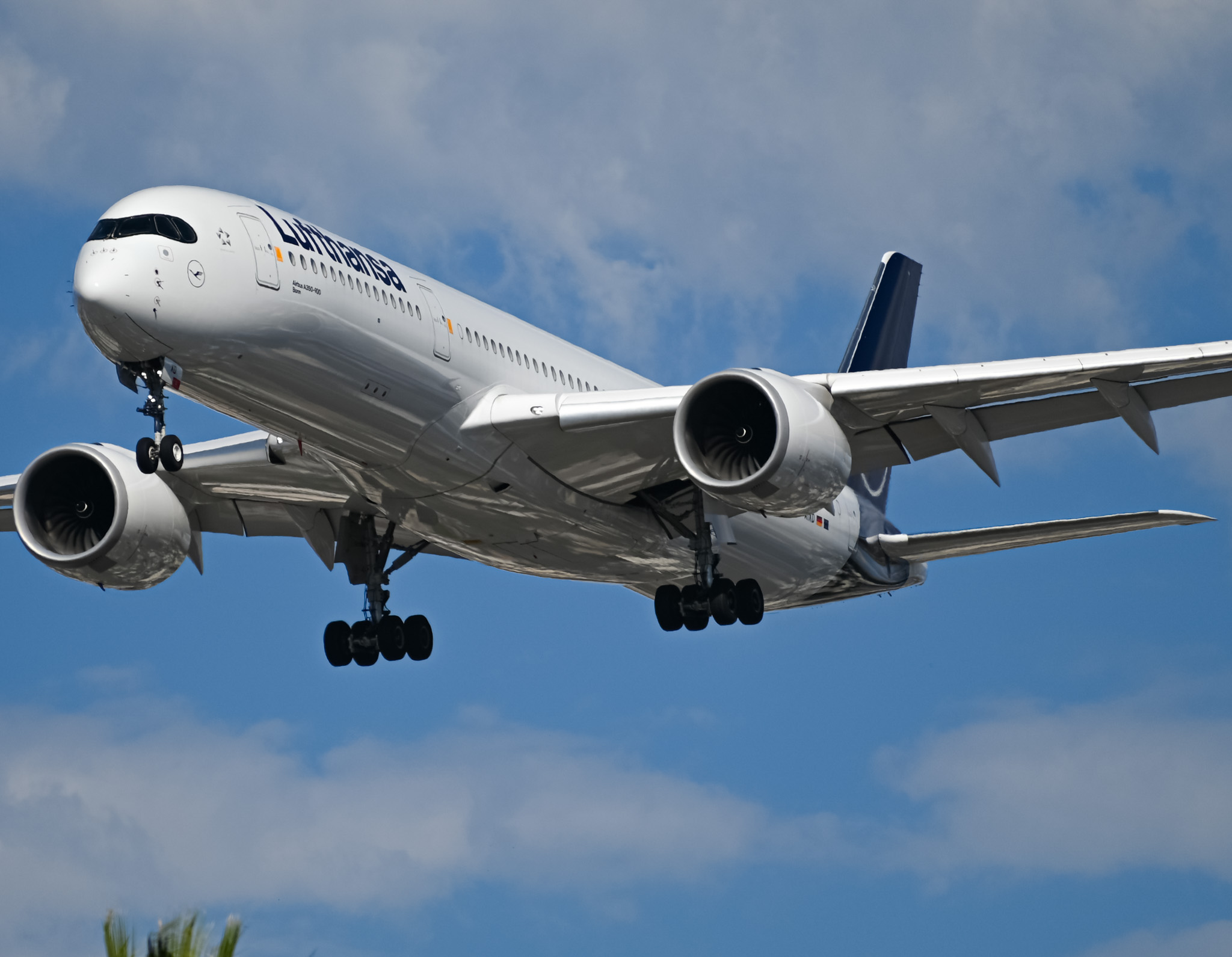 Full size: Lufthansa Airbus A350-900 D-AIXD at San Diego International Airport