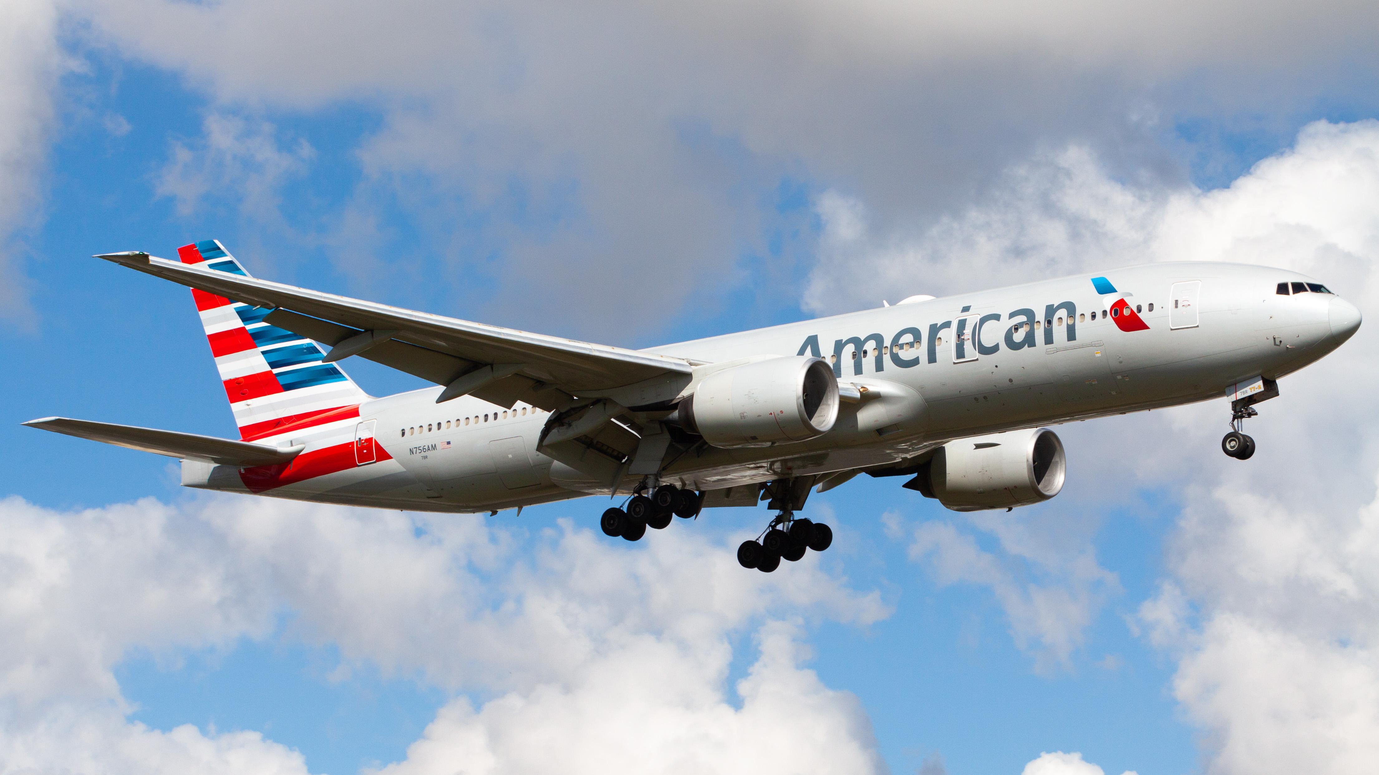 Full size: American Airlines Boeing 777-200ER N756AM at Miami International Airport