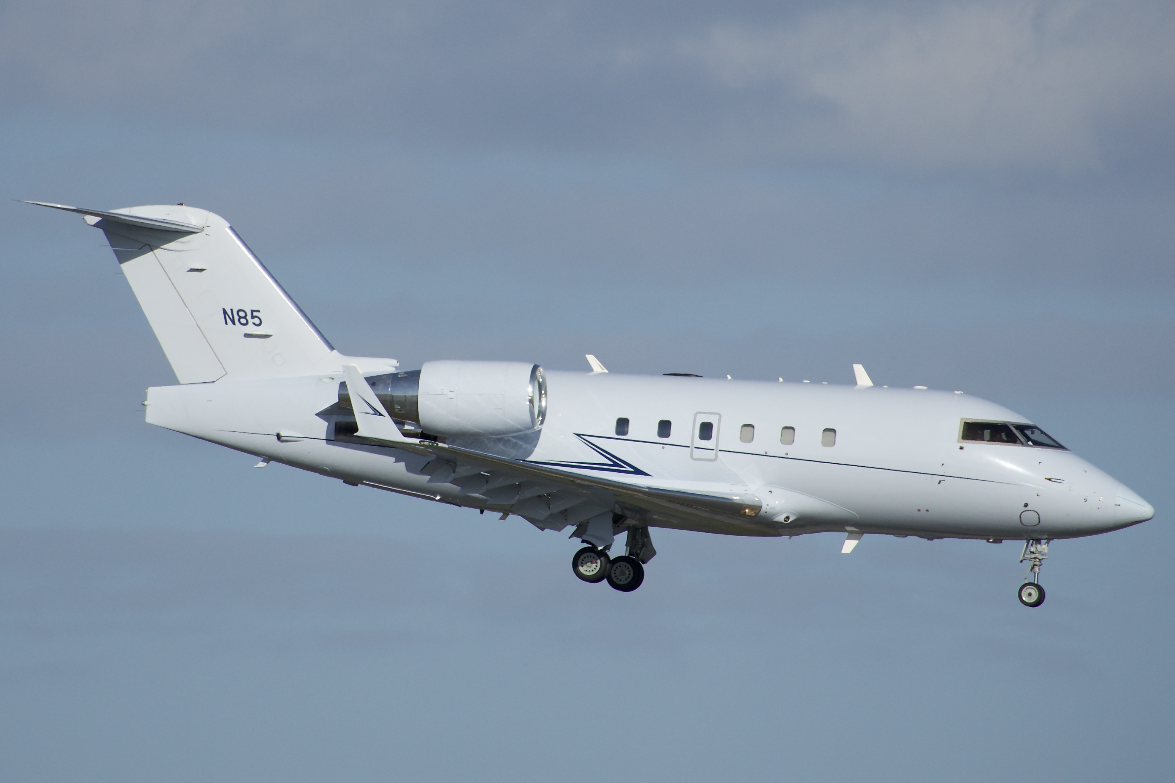 Full size: PRIVATE Bombardier CL601 Challenger N85 at Orlando International Airport