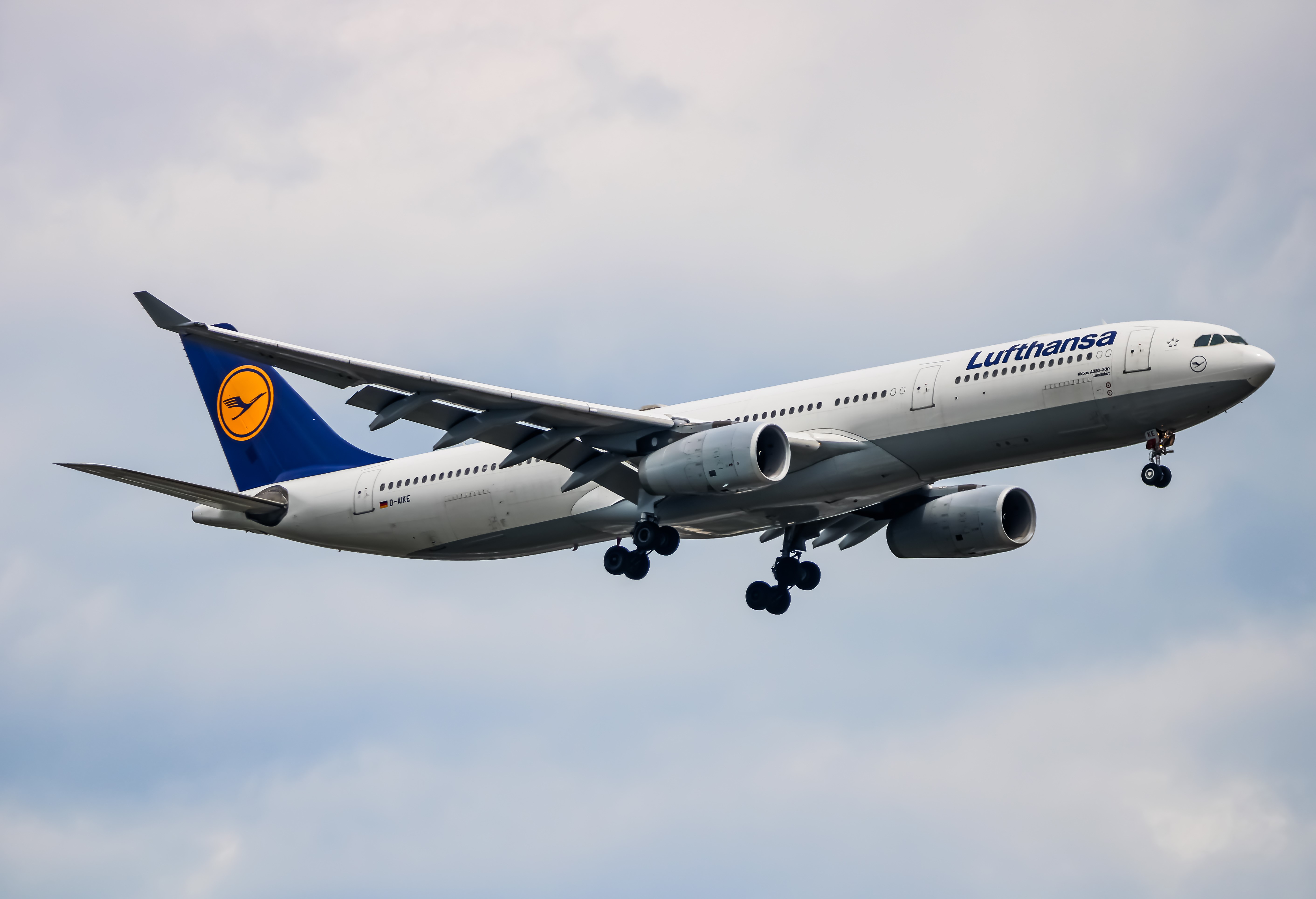 Full size: Lufthansa Airbus A330-300 D-AIKE at Washington Dulles International Airport