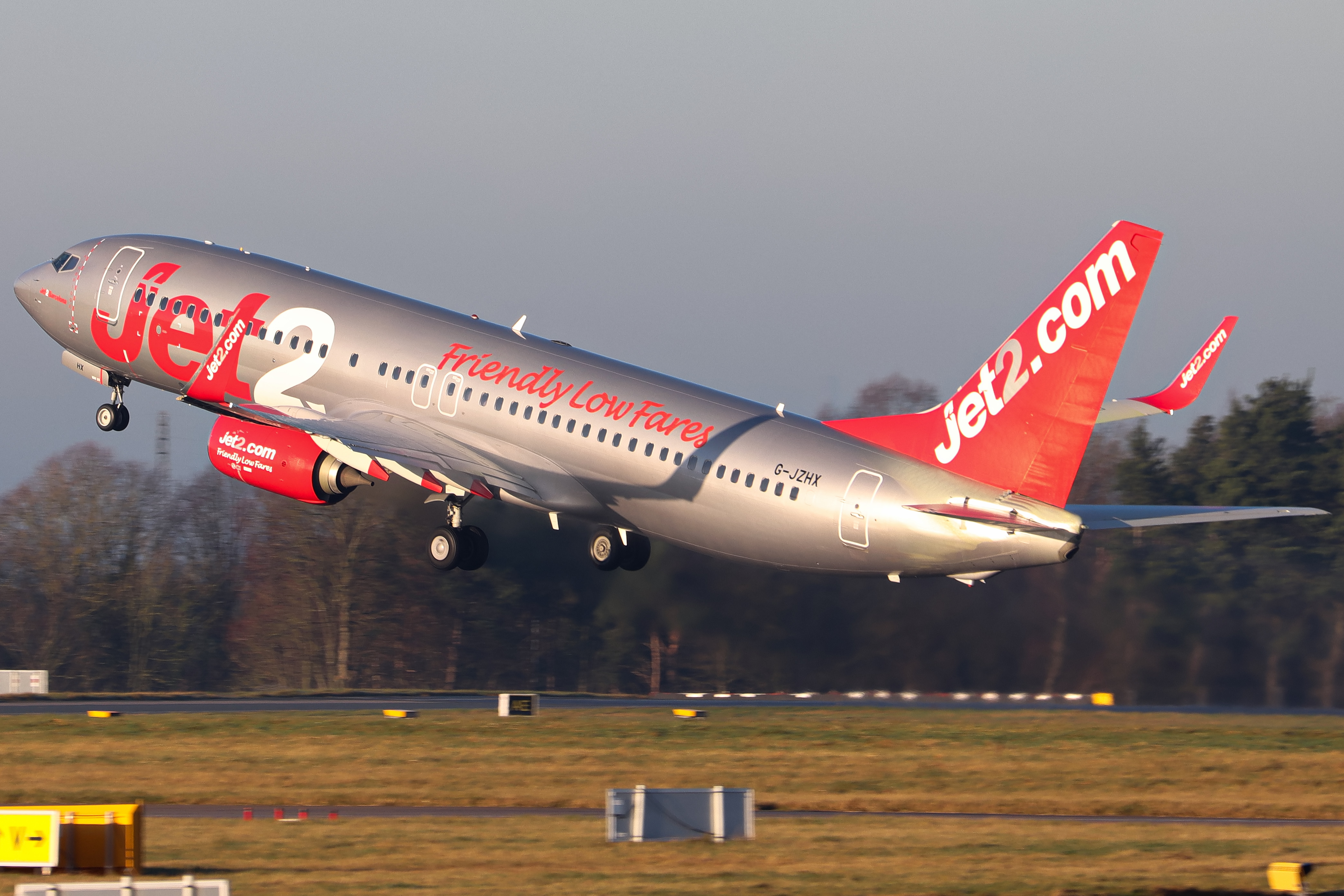 Full size: Jet2 Boeing 737-800 G-JZHX at Manchester Airport