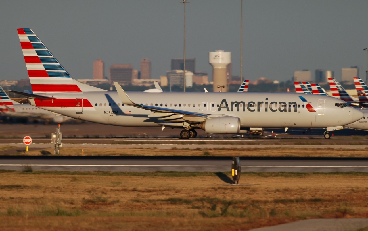 Full size: American Airlines Boeing 737-800 N324PM at Dallas-Fort Worth International Airport