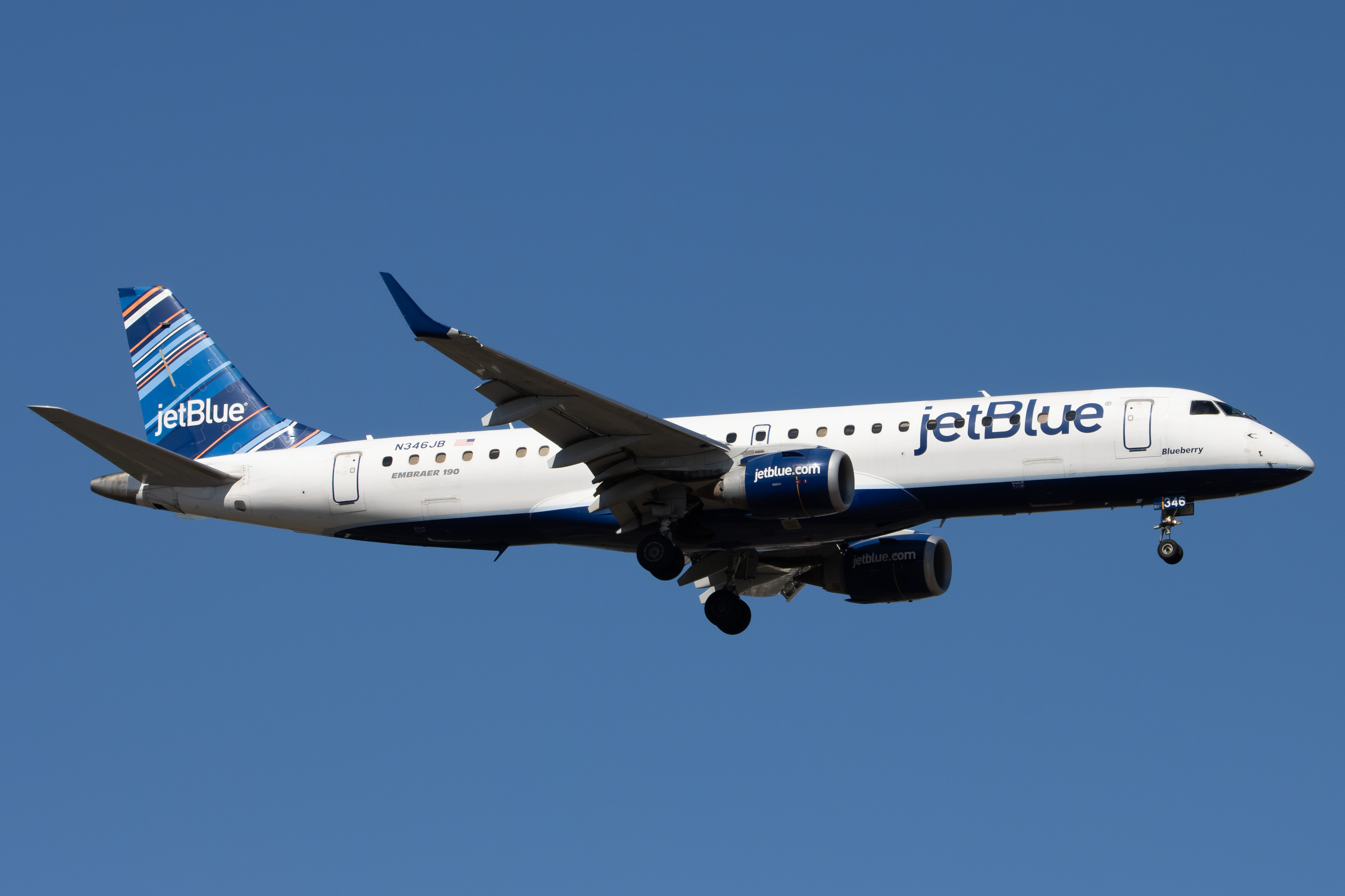 Full size: JetBlue Airways Embraer E190 N346JB at Newark Liberty International Airport