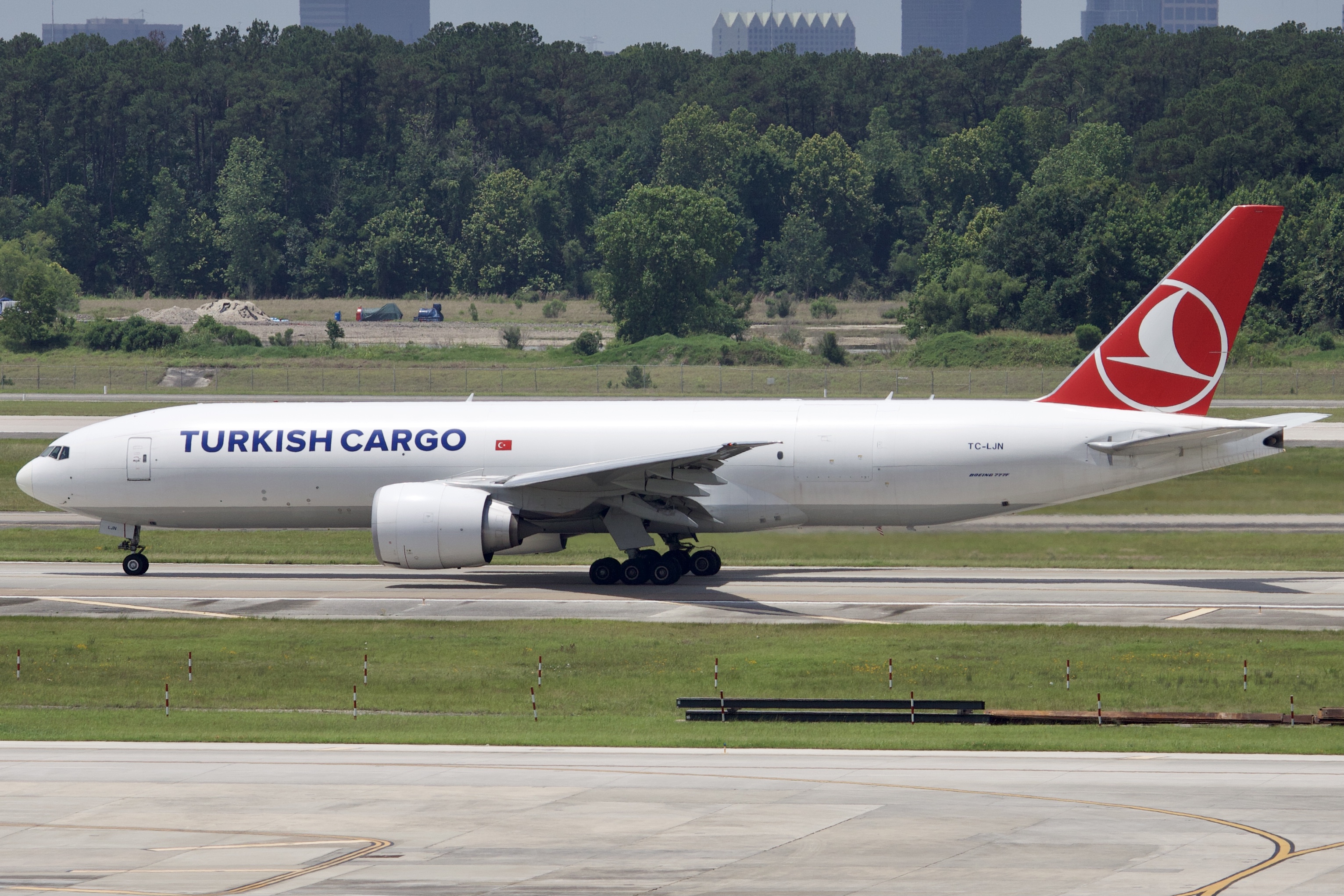 Full size: Turkish Airlines Cargo Boeing 777-F TC-LJN at Houston-George Bush Intercontinental Airport