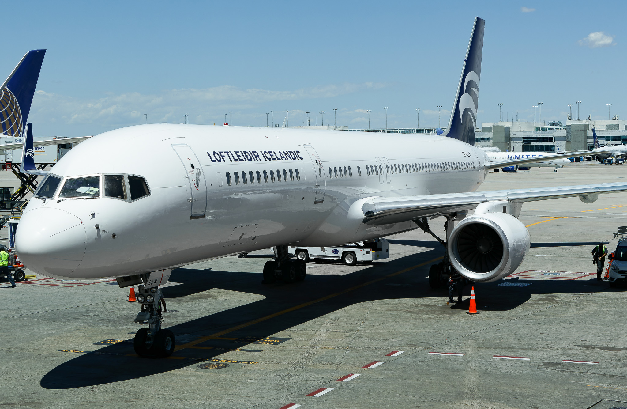 Full size: Loftleiðir Icelandic Boeing 757-200 TF-LLW at Denver International Airport