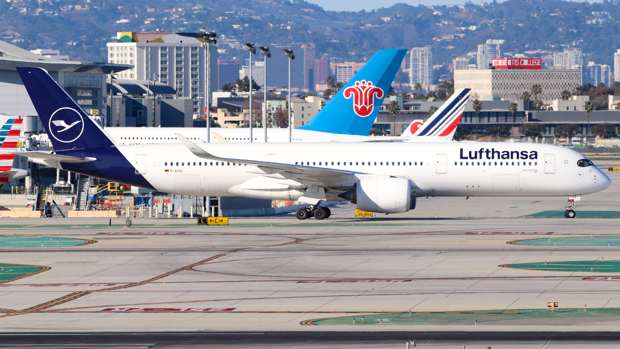 Full size: Lufthansa Airbus A350-900 D-AIXO at Los Angeles International Airport