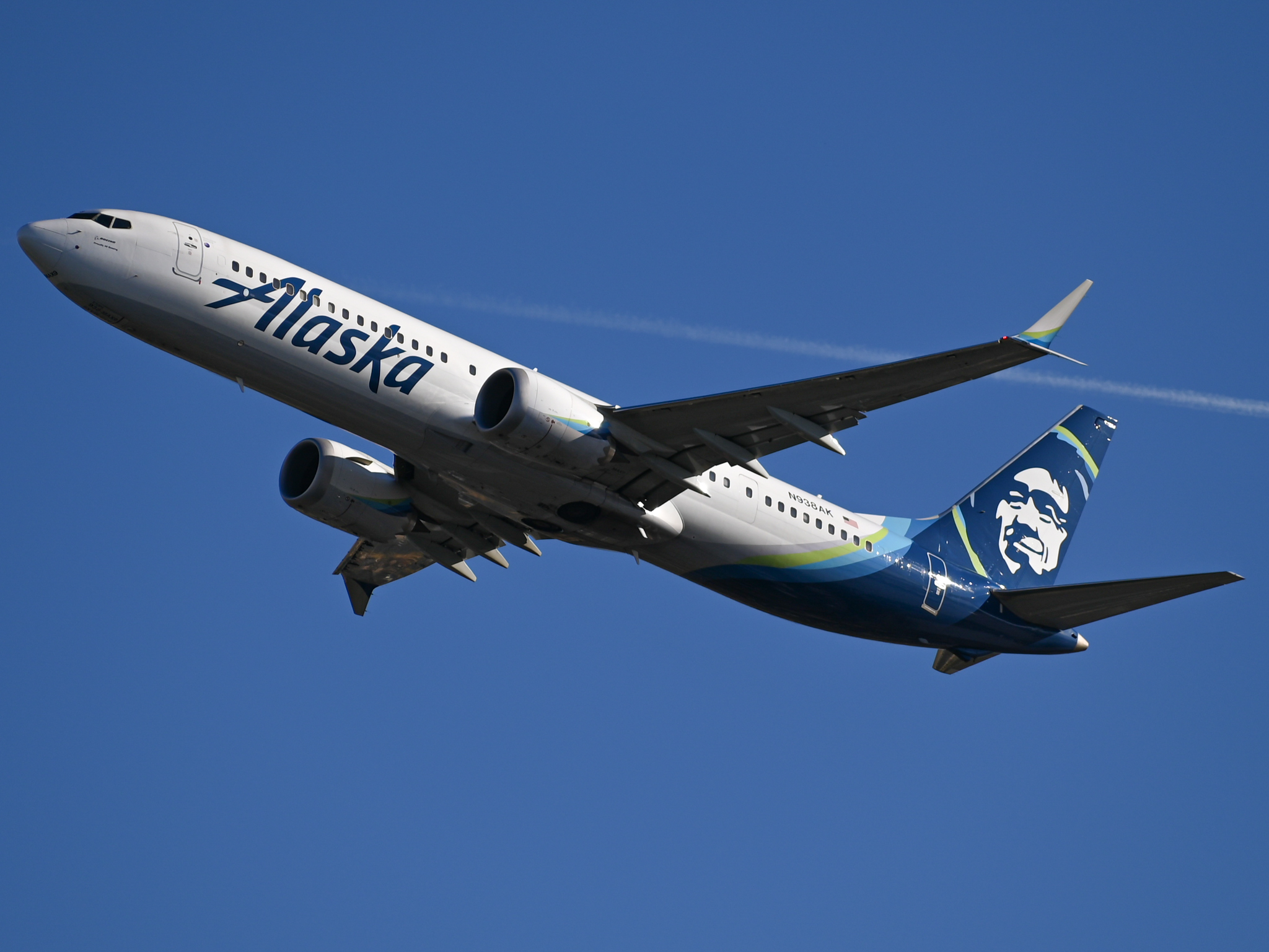 Full size: Alaska Airlines Boeing 737 MAX 9 N938AK at San Diego International Airport