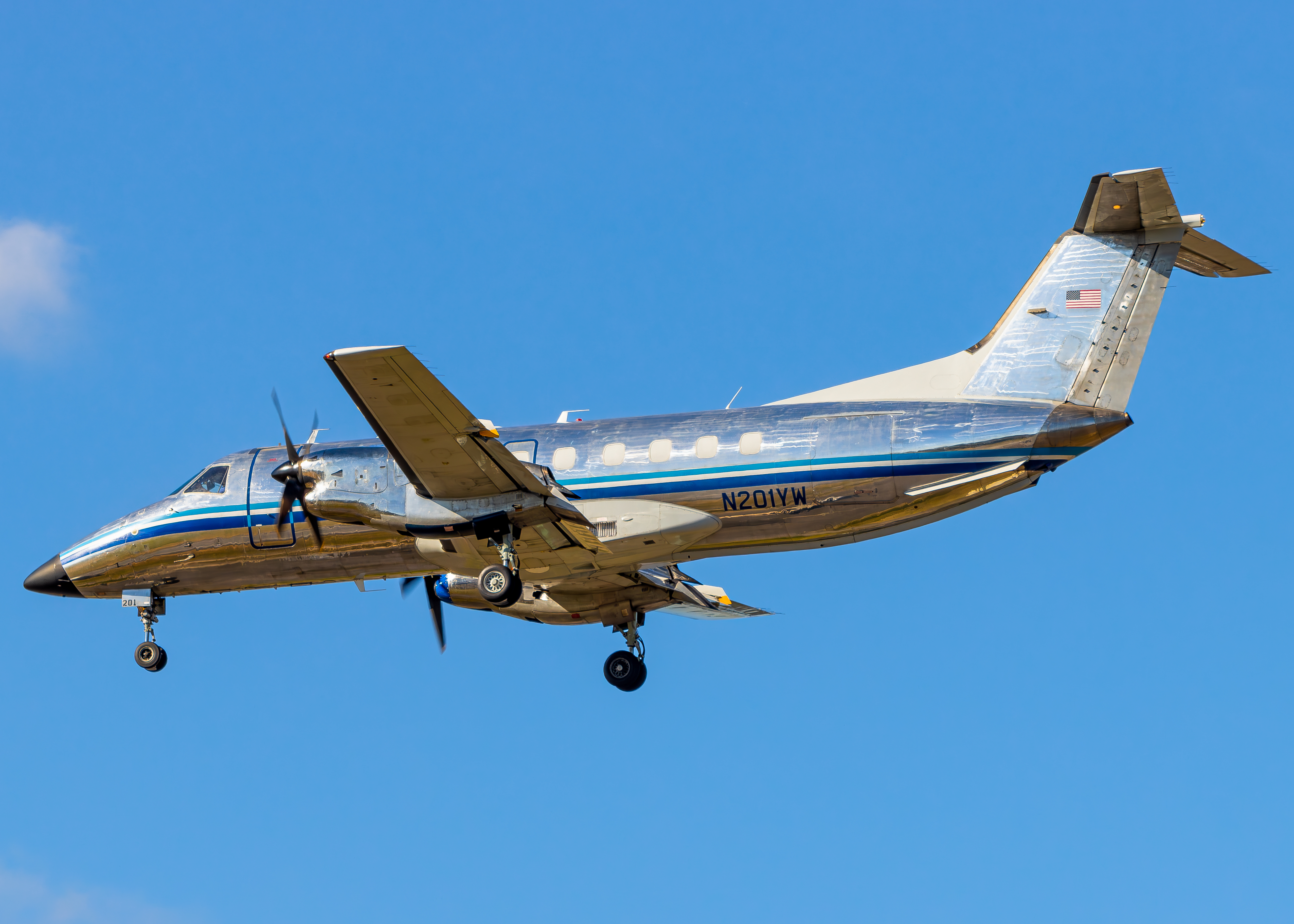 Full size: Ameriflight Embraer EMB-120 N201YW at Portland International Airport