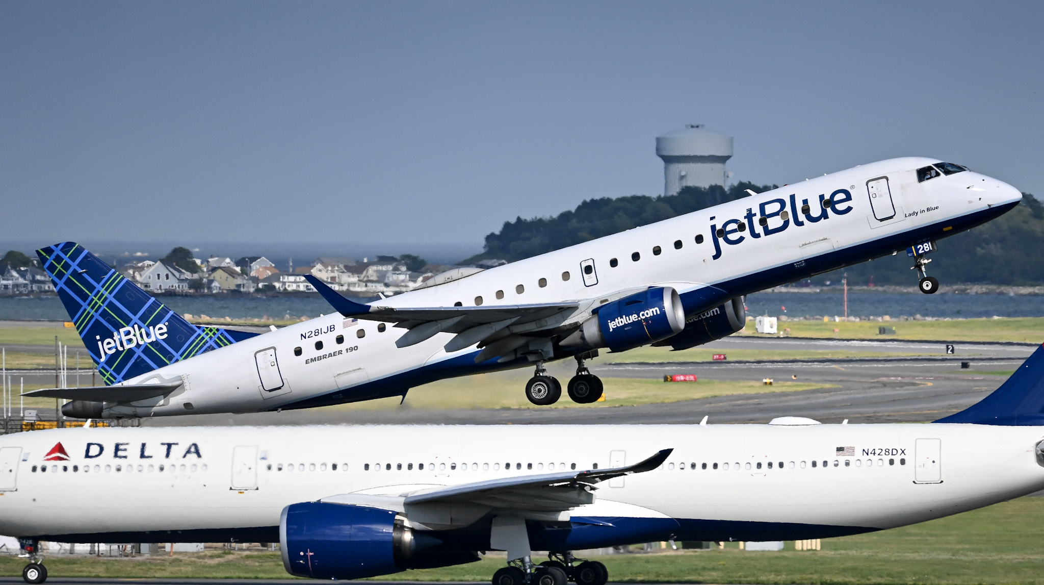 Full size: JetBlue Airways Embraer E190 N281JB at General Edward Lawrence Logan International Airport