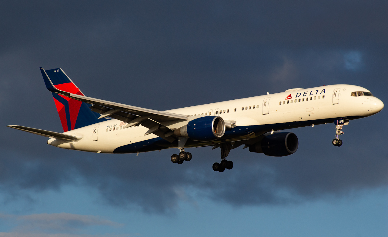 Full size: Delta Airlines Boeing 757-200 N6715C at Tampa International Airport