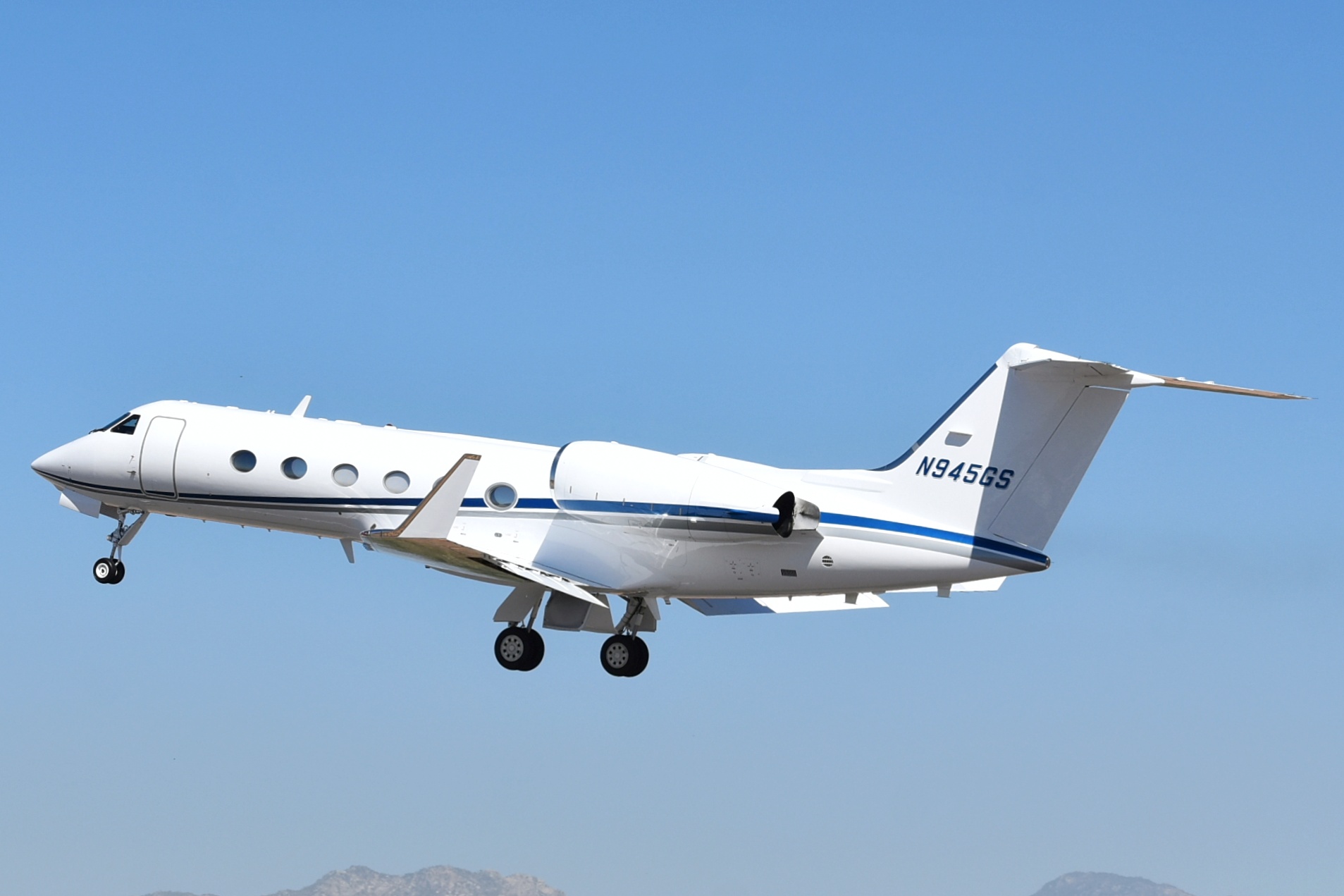 Full size: PRIVATE Gulfstream IV N945GS at Aeropuerto de Cabo San Lucas Internacional