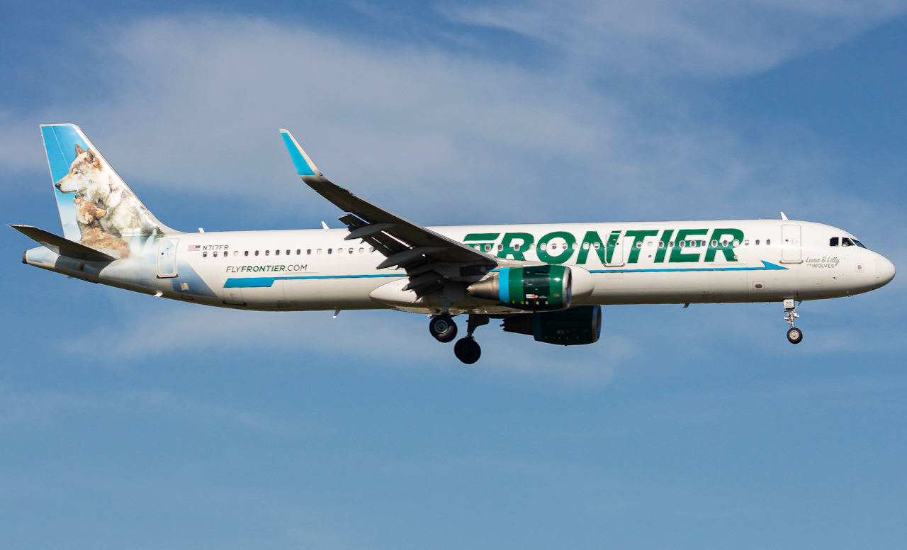Full size: Frontier Airlines Airbus A321-200 N717FR at Tampa International Airport