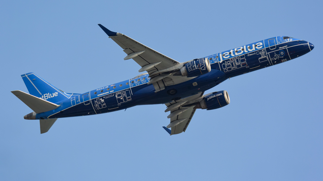 Full size: JetBlue Airways Embraer E190 N304JB at Hartsfield-Jackson Atlanta International Airport