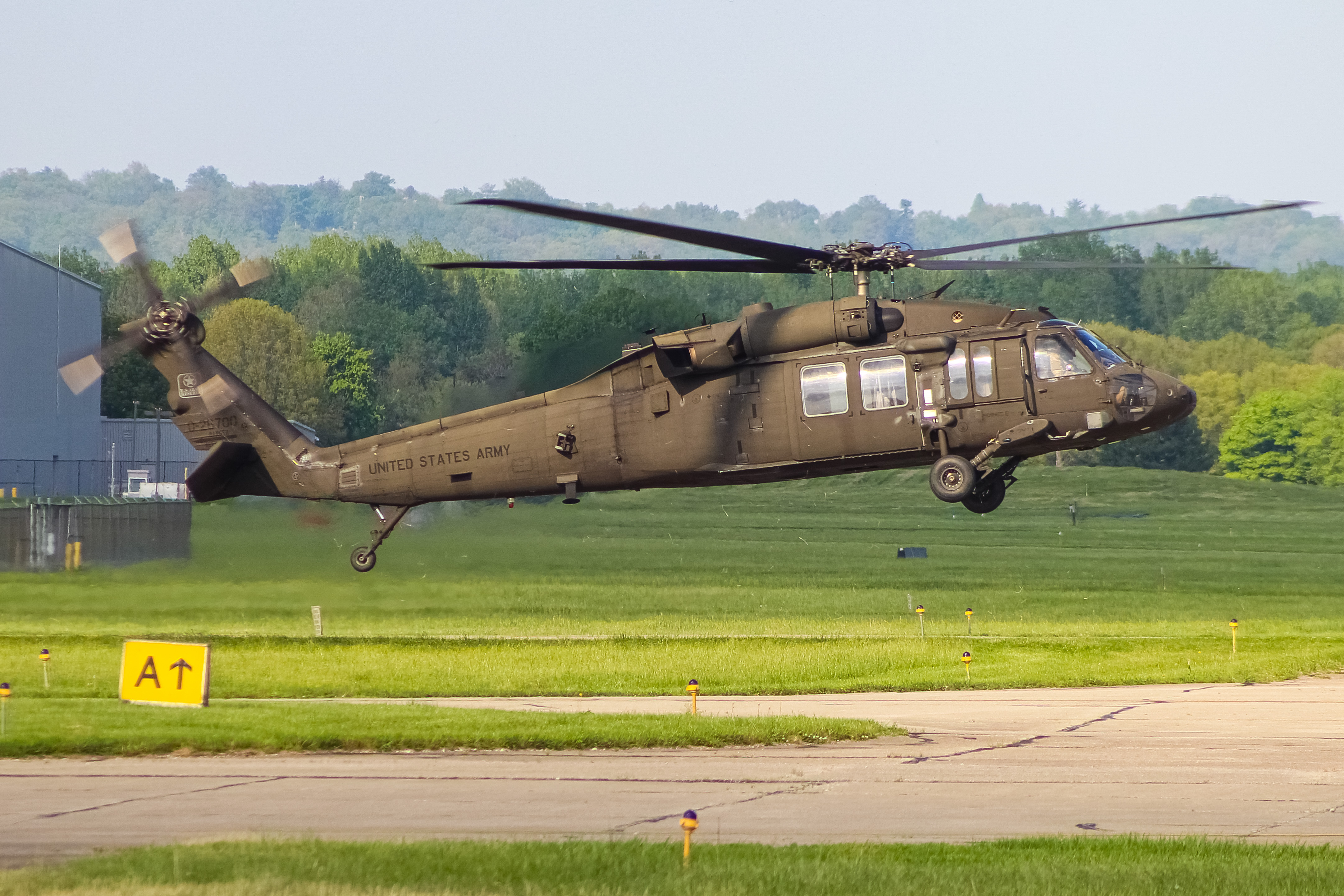 Full size: USA - United States Army UH-60 Blackhawk 0-26700 at Cincinnati Municipal Airport/Lunken Field