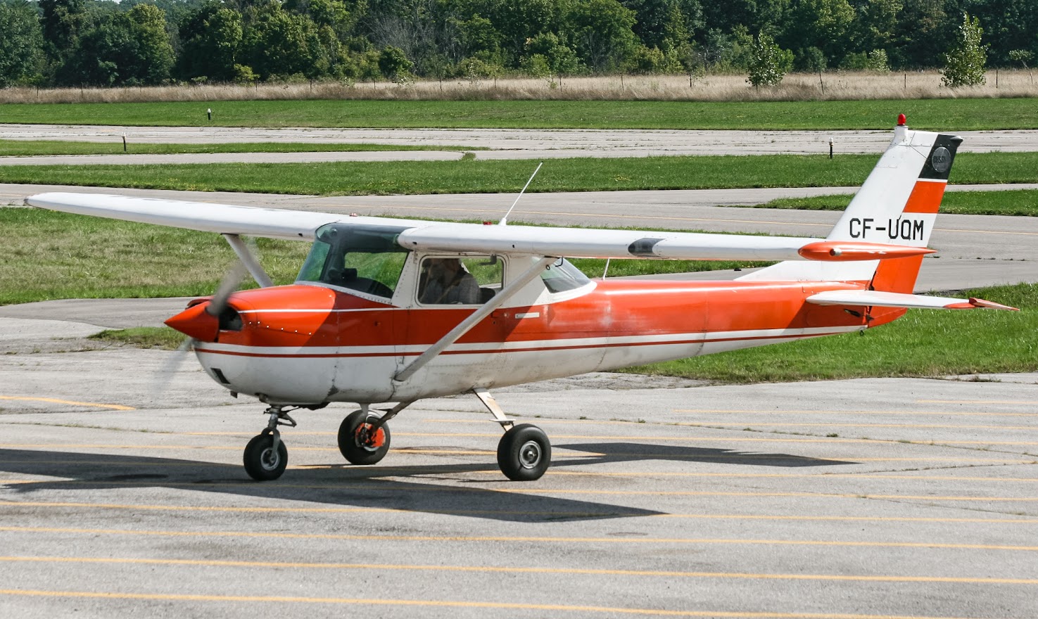 Full size: Private Cessna 150 CF-UQM at 