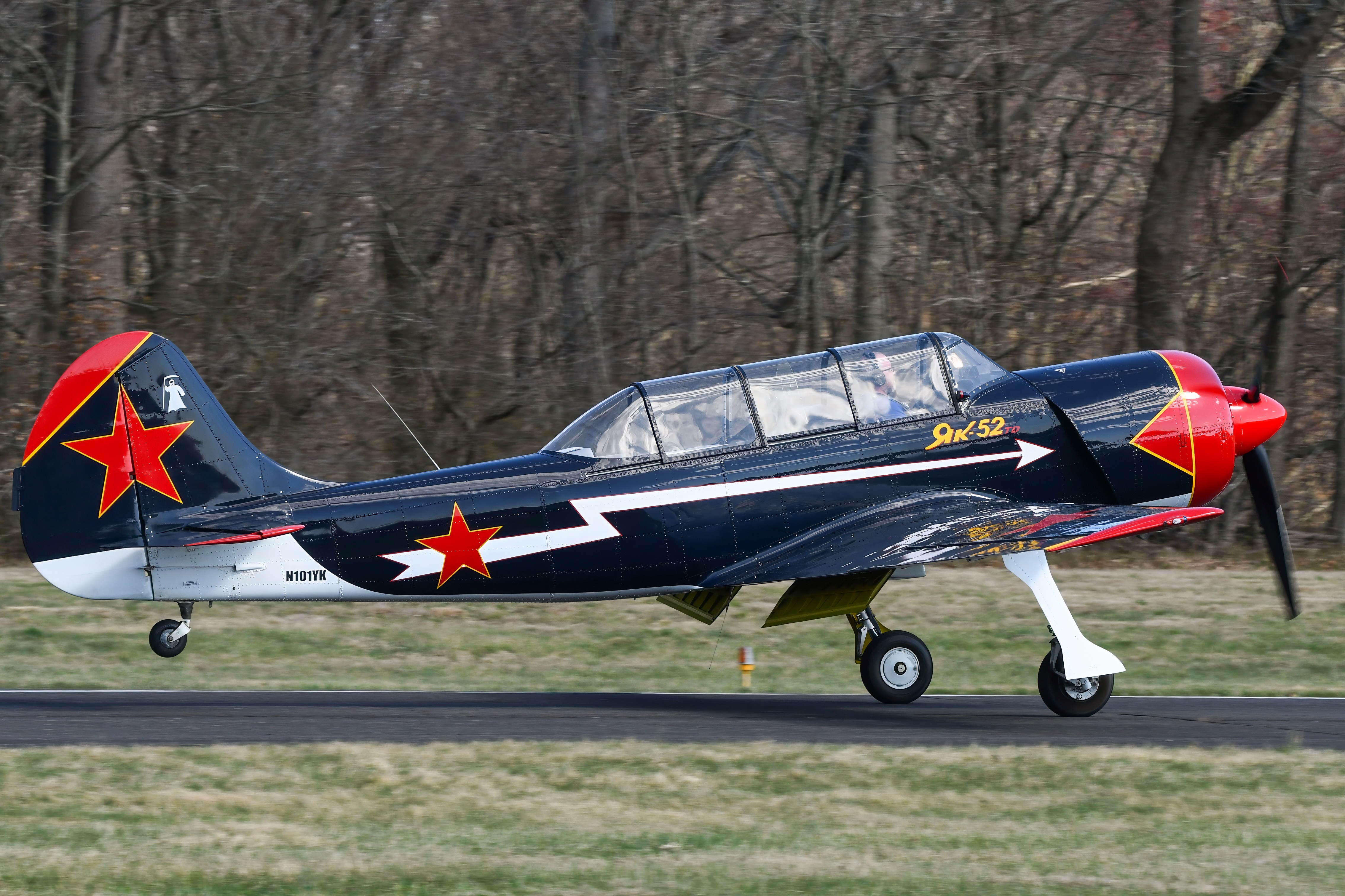 Full size: PRIVATE Yakovlev Yak-52 N101YK at Flying W Airport