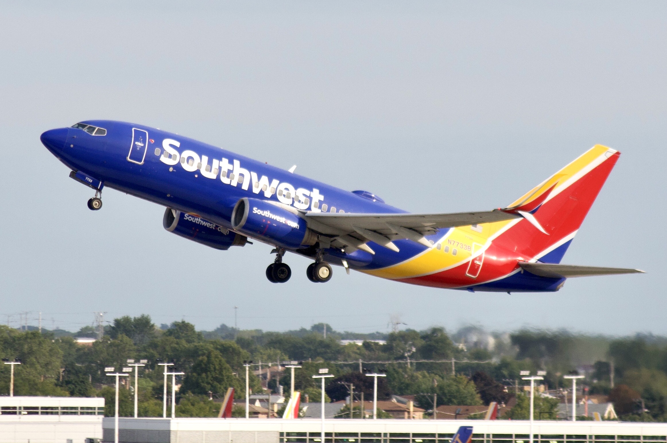 Full size: Southwest Airlines Boeing 737-700 N7733B at Chicago Midway International Airport