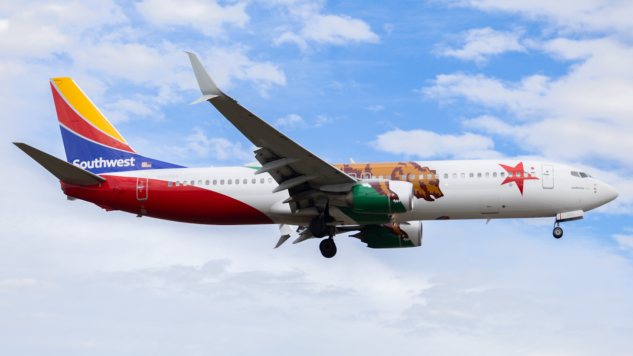 Full size: Southwest Airlines Boeing 737-800 N8653A at Tampa International Airport