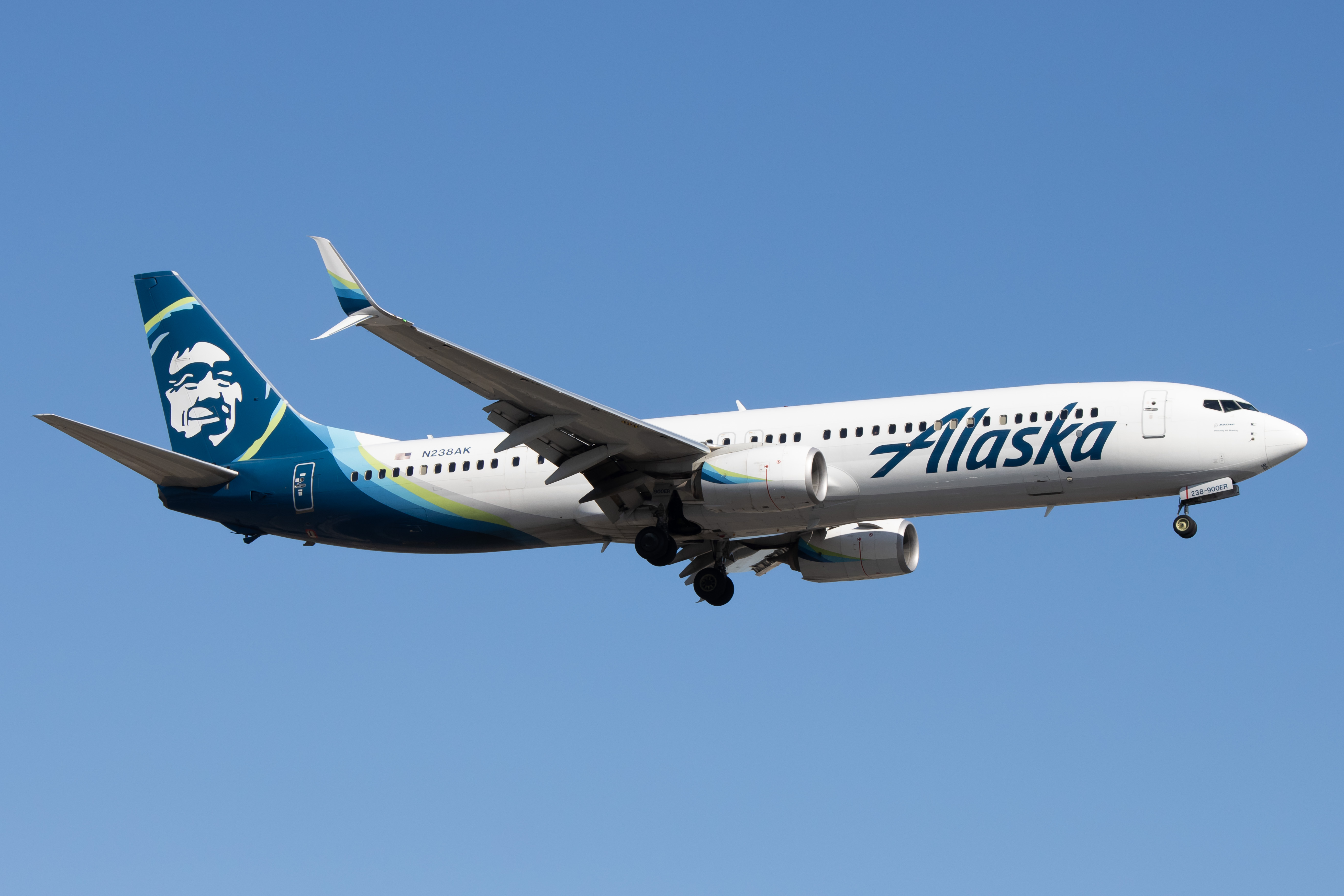 Full size: Alaska Airlines Boeing 737-900ER N238AK at Newark Liberty International Airport