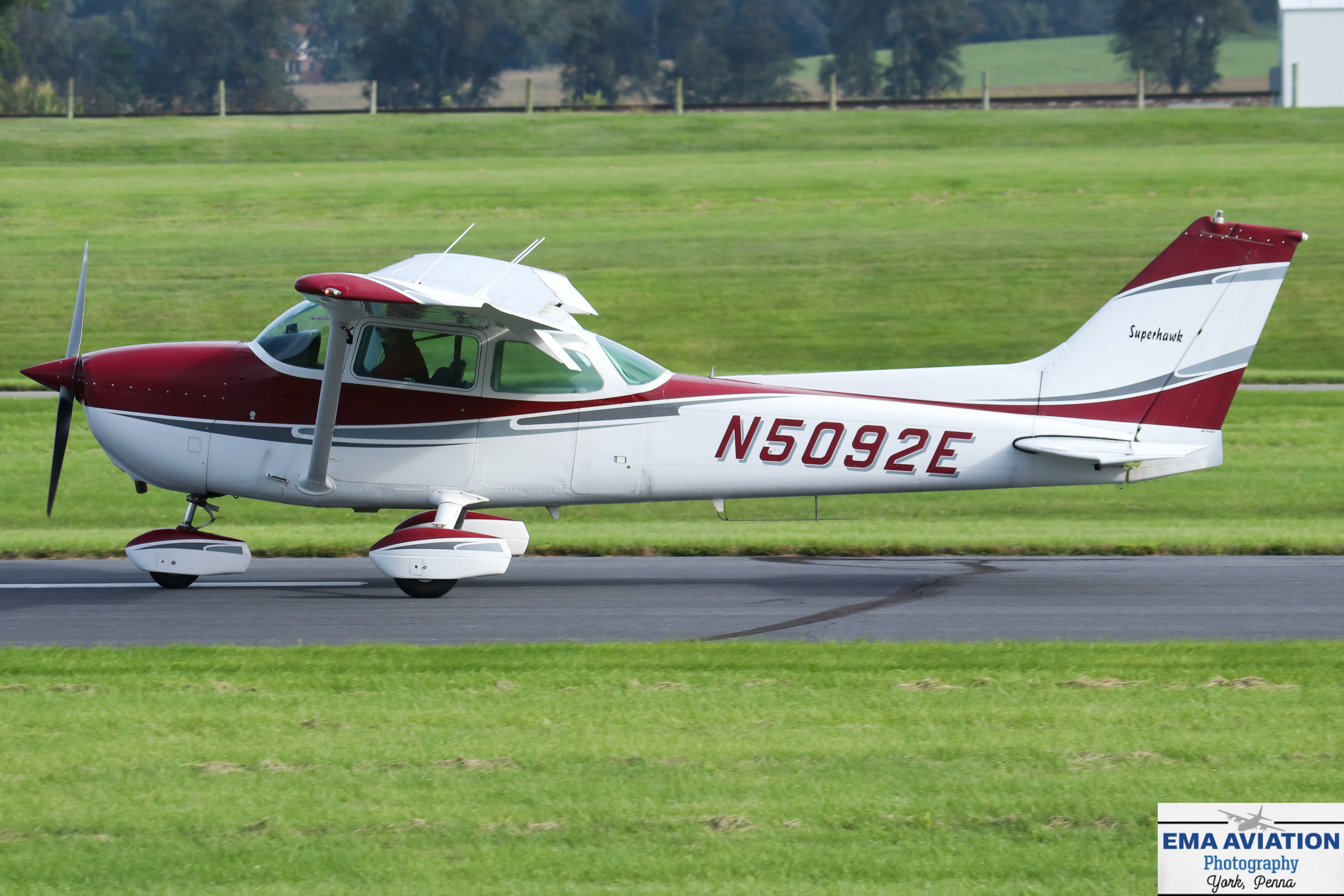 Full size: PRIVATE Cessna 172 N5092E at Smoketown Airport