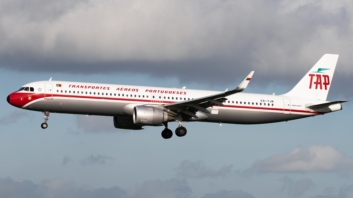 Full size: TAP Air Portugal Airbus A321NEO CS-TJR at London Heathrow International Airport